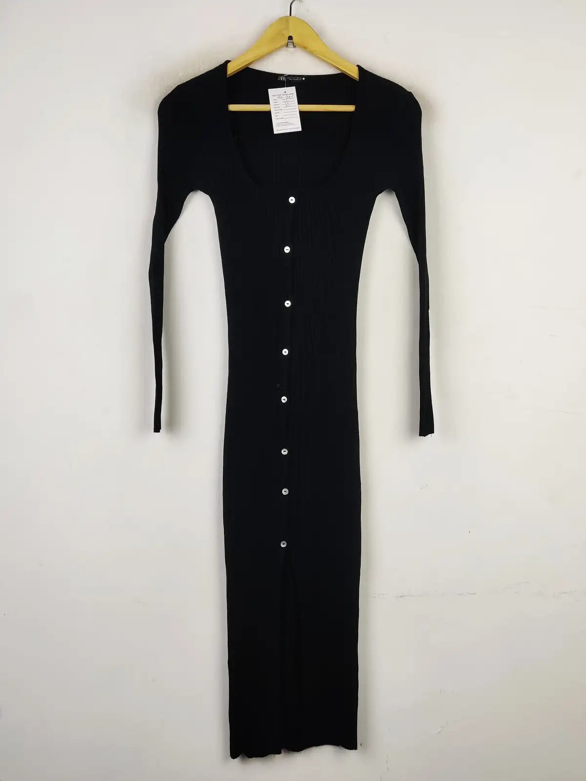 Buy online pre-used pre-loved 100% authentic & Original branded Zara (BD-855) available in Pakistan. Top international brands avilable.