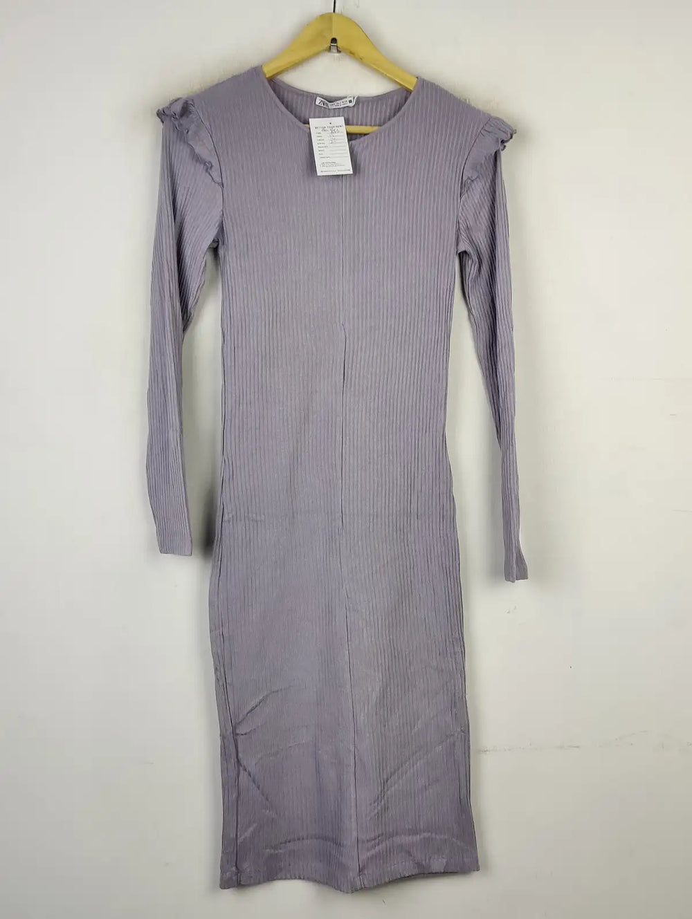 Buy online pre-used pre-loved 100% authentic & Original branded Zara (BD-856) available in Pakistan. Top international brands avilable.