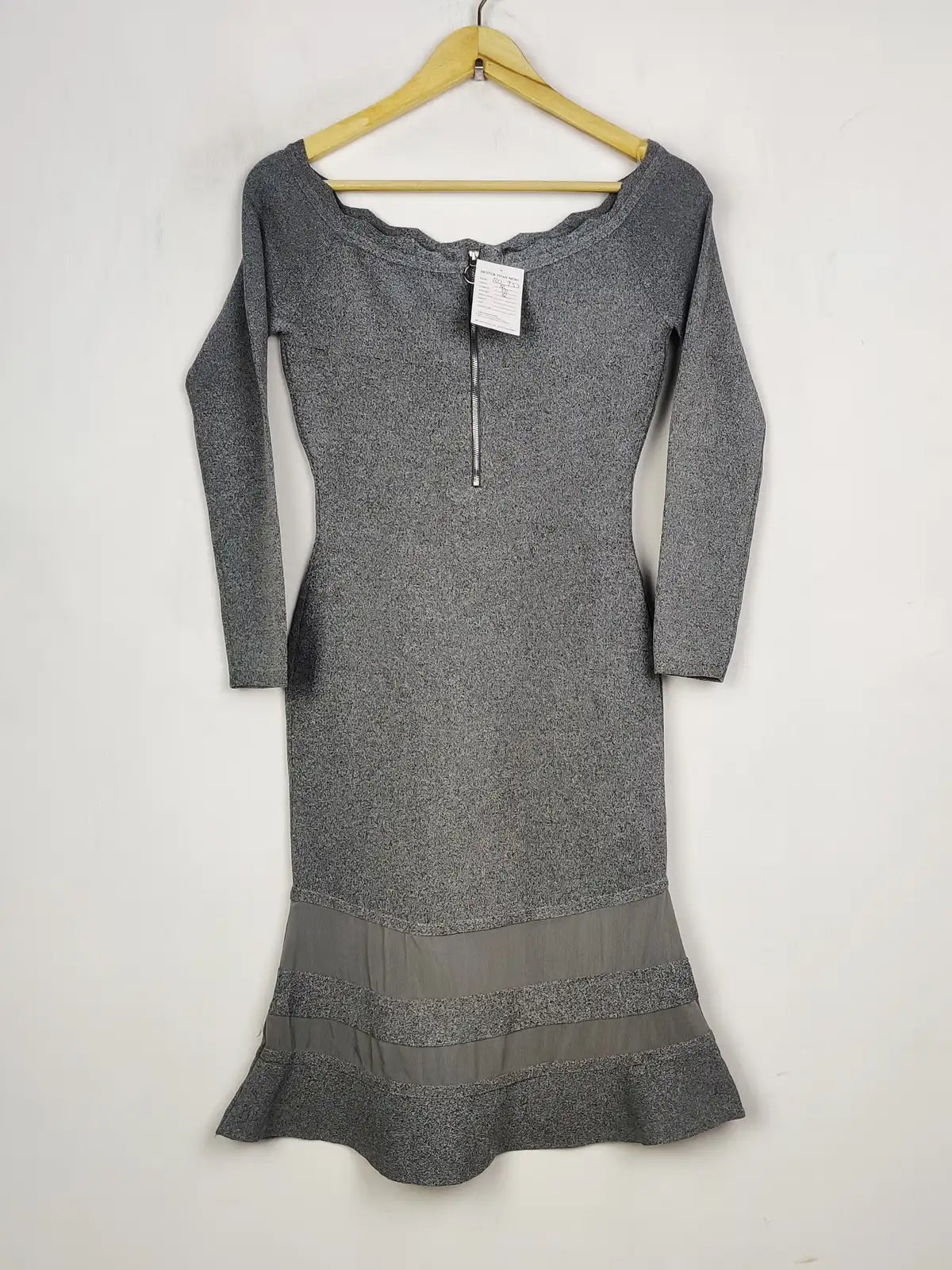 Buy online pre-used pre-loved 100% authentic & Original branded Unknown Brand (BD-953) available in Pakistan. Top international brands avilable.