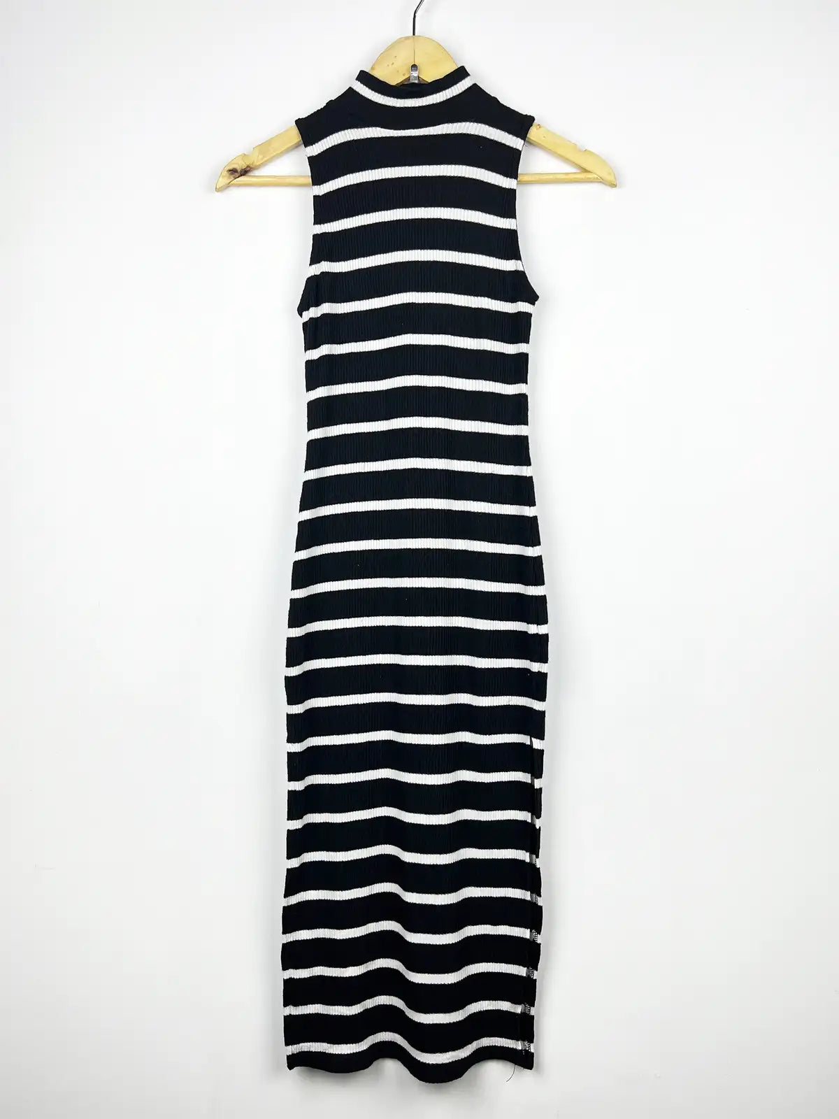 Buy online pre-used pre-loved 100% authentic & Original branded Bershka (BD-95) available in Pakistan. Top international brands avilable.