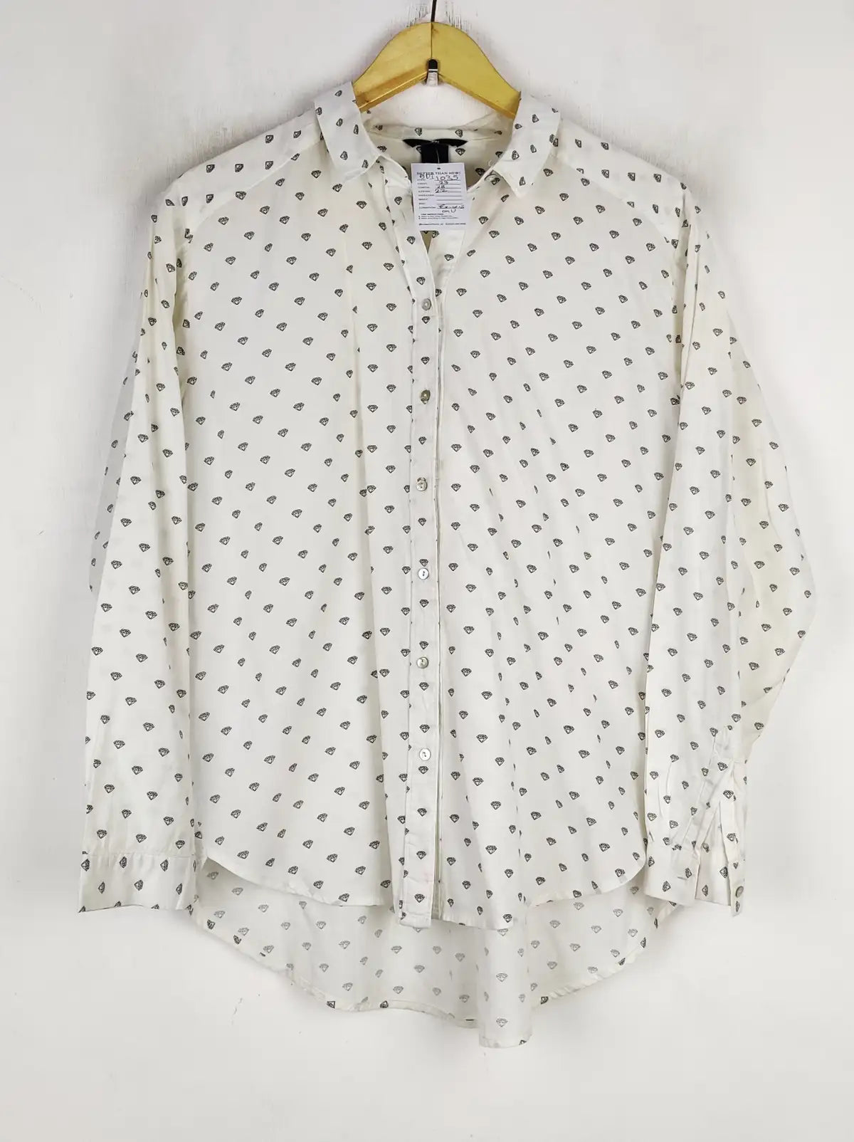 Buy online pre-used pre-loved 100% authentic & Original branded H&M (BDT-1035) available in Pakistan. Top international brands avilable.