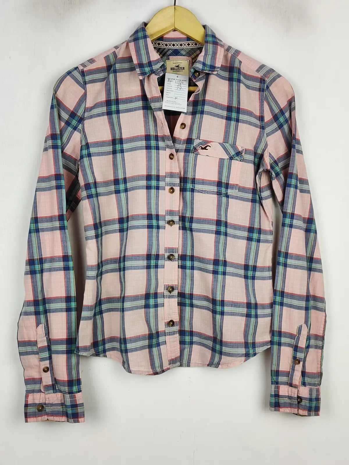 Buy online pre-used pre-loved 100% authentic & Original branded Hollister (BDT-1064) available in Pakistan. Top international brands avilable.
