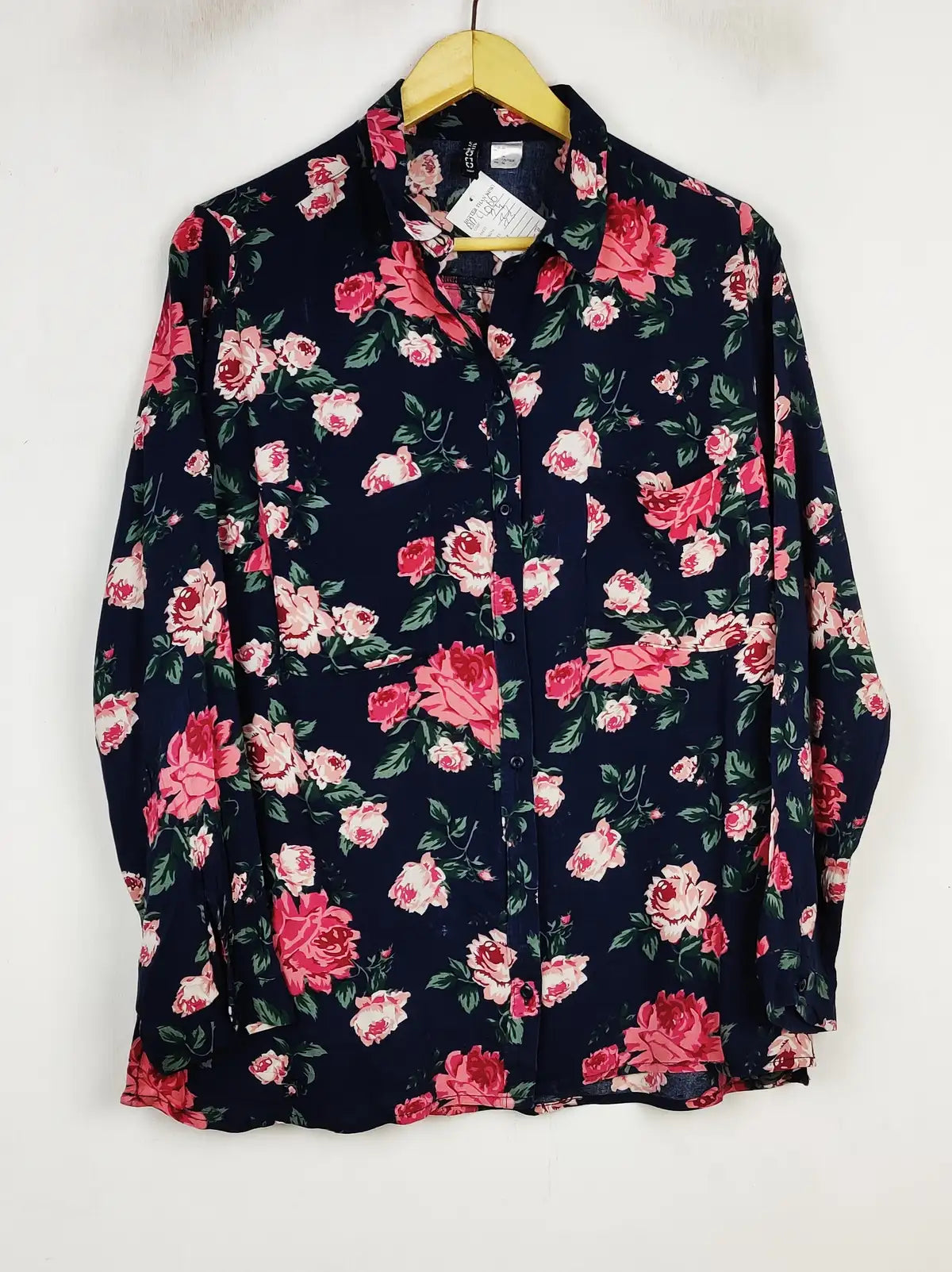 Buy online pre-used pre-loved 100% authentic & Original branded H&M (BDT-1066) available in Pakistan. Top international brands avilable.