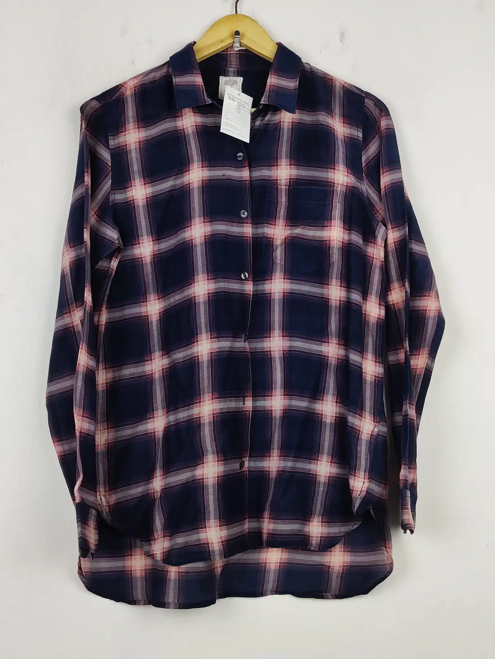Buy online pre-used pre-loved 100% authentic & Original branded Gap (BDT-1159) available in Pakistan. Top international brands avilable.