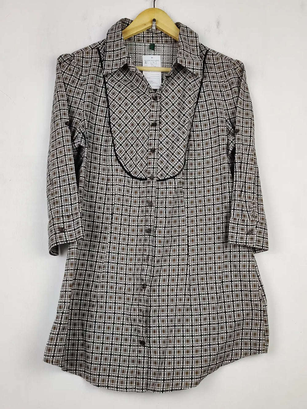 Buy online pre-used pre-loved 100% authentic & Original branded Benetton Toyouto (BDT-1197) available in Pakistan. Top international brands avilable.