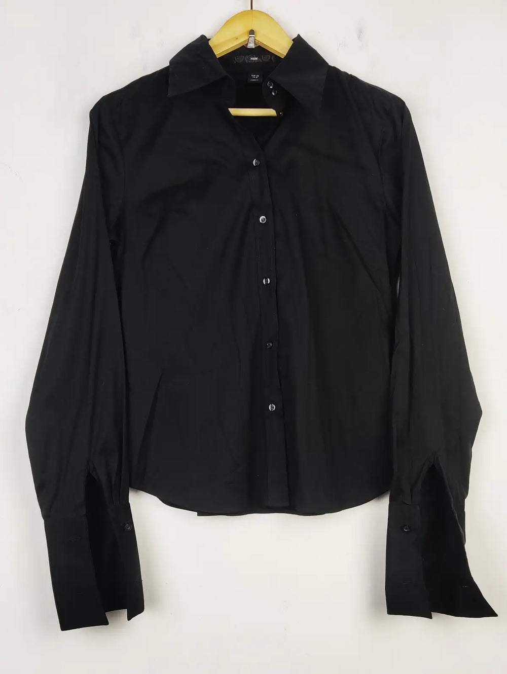 Buy online pre-used pre-loved 100% authentic & Original branded H&M (BDT-1230) available in Pakistan. Top international brands avilable.