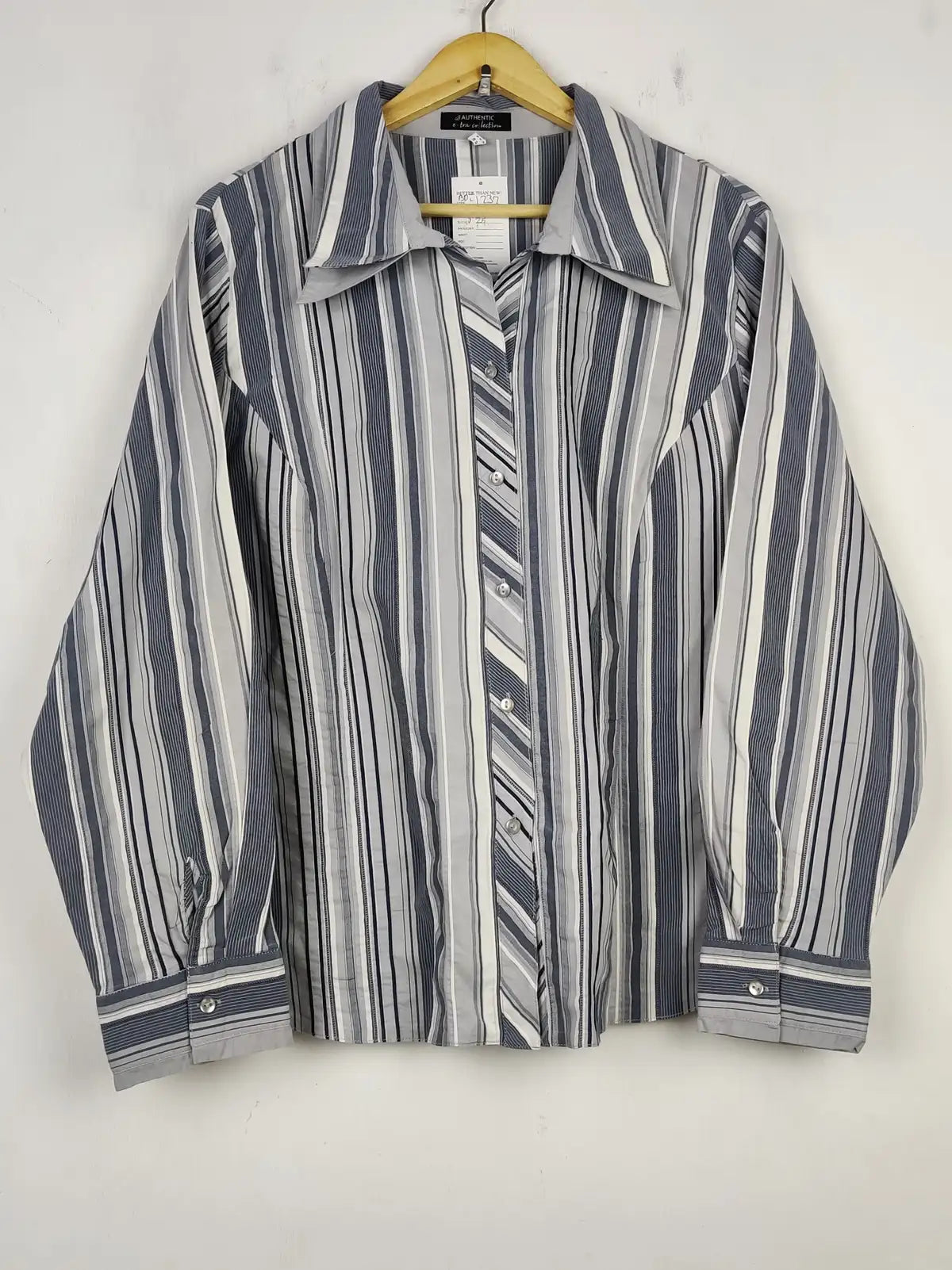 Buy online pre-used pre-loved 100% authentic & Original branded Authentic (BDT-1237) available in Pakistan. Top international brands avilable.