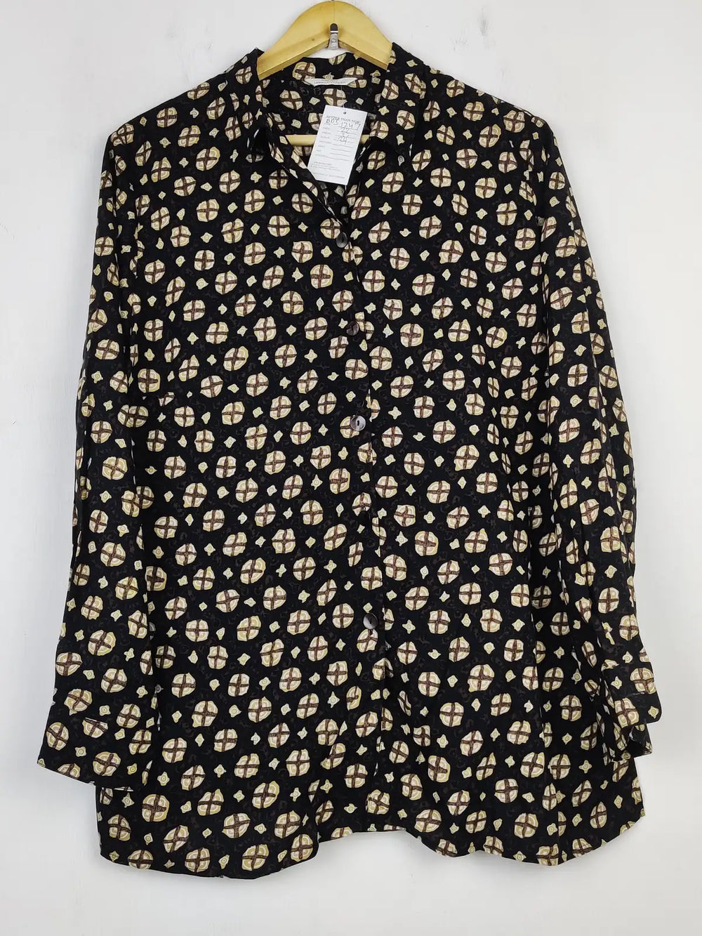 Buy online pre-used pre-loved 100% authentic & Original branded Mark & Spencer (BDT-1247) available in Pakistan. Top international brands avilable.