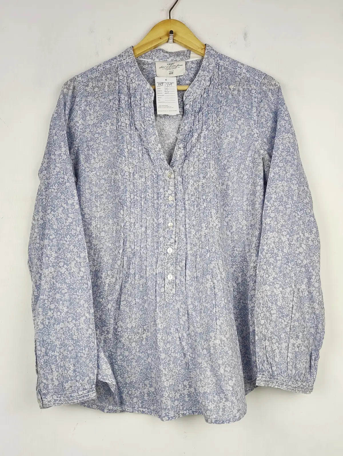 Buy online pre-used pre-loved 100% authentic & Original branded L.O.G.G (BDT-1349) available in Pakistan. Top international brands avilable.