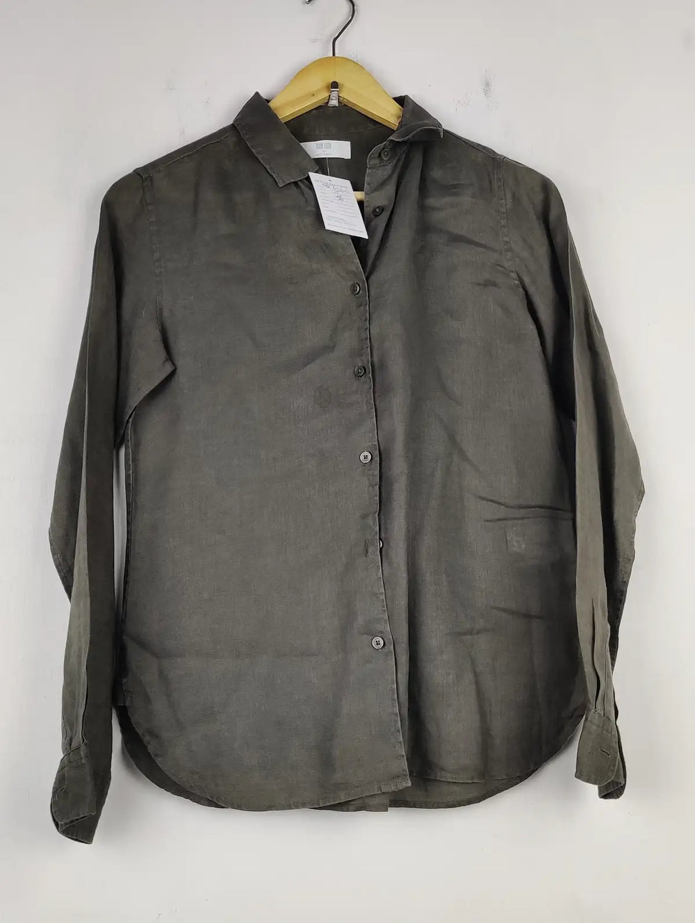 Buy online pre-used pre-loved 100% authentic & Original branded Uniqlo (BDT-1360) available in Pakistan. Top international brands avilable.