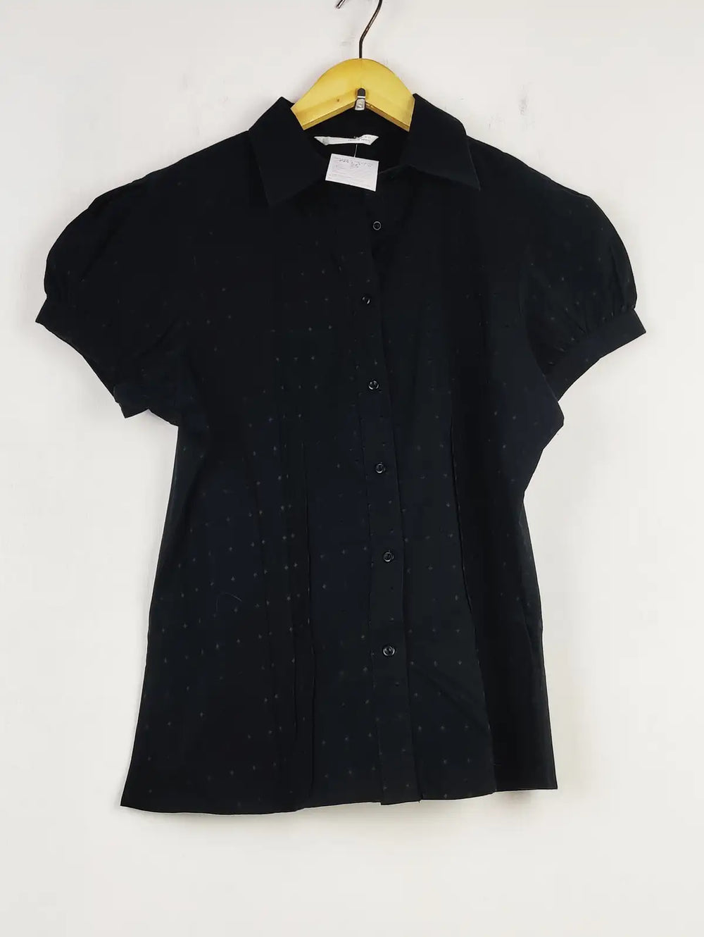 Buy online pre-used pre-loved 100% authentic & Original branded Amaranto (BDT-1378) available in Pakistan. Top international brands avilable.