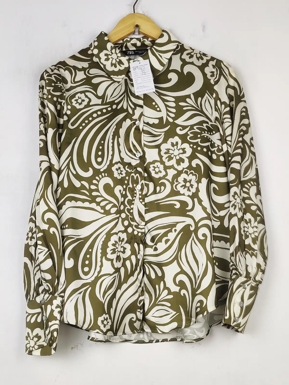 Buy online pre-used pre-loved 100% authentic & Original branded Zara Women (BDT-1517) available in Pakistan. Top international brands avilable.