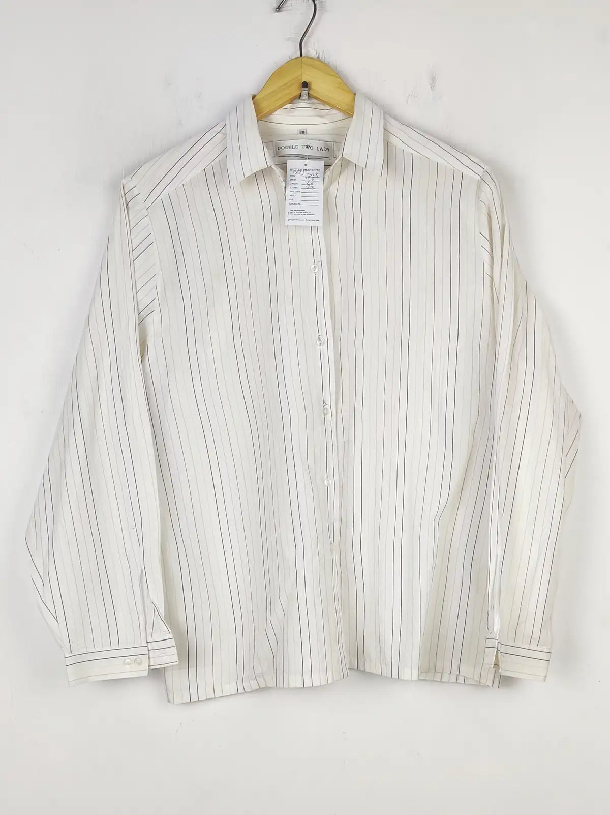 Buy online pre-used pre-loved 100% authentic & Original branded Double Two Lady (BDT-1523) available in Pakistan. Top international brands avilable.