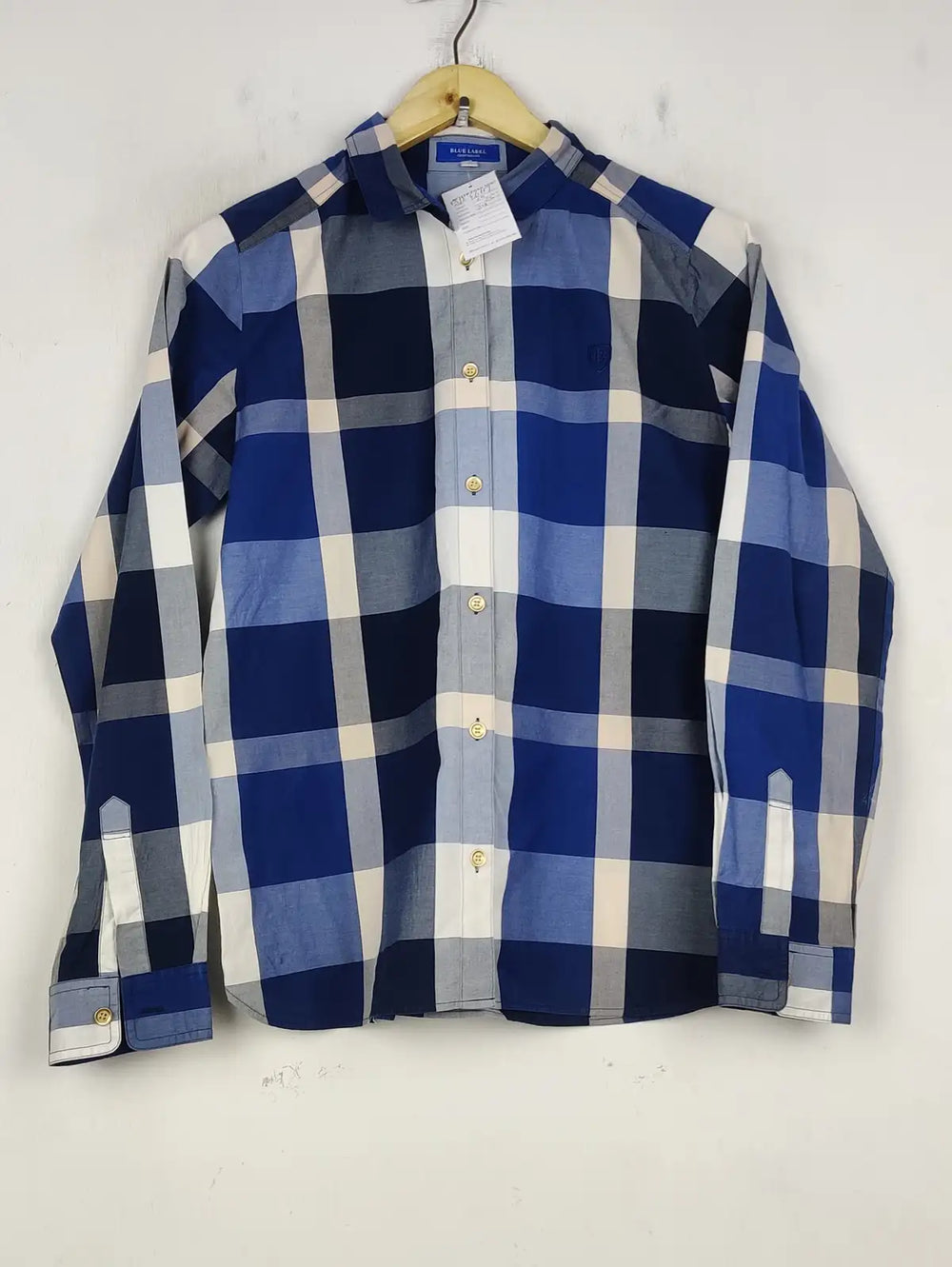 Buy online pre-used pre-loved 100% authentic & Original branded Blue Label (BDT-1667) available in Pakistan. Top international brands avilable.