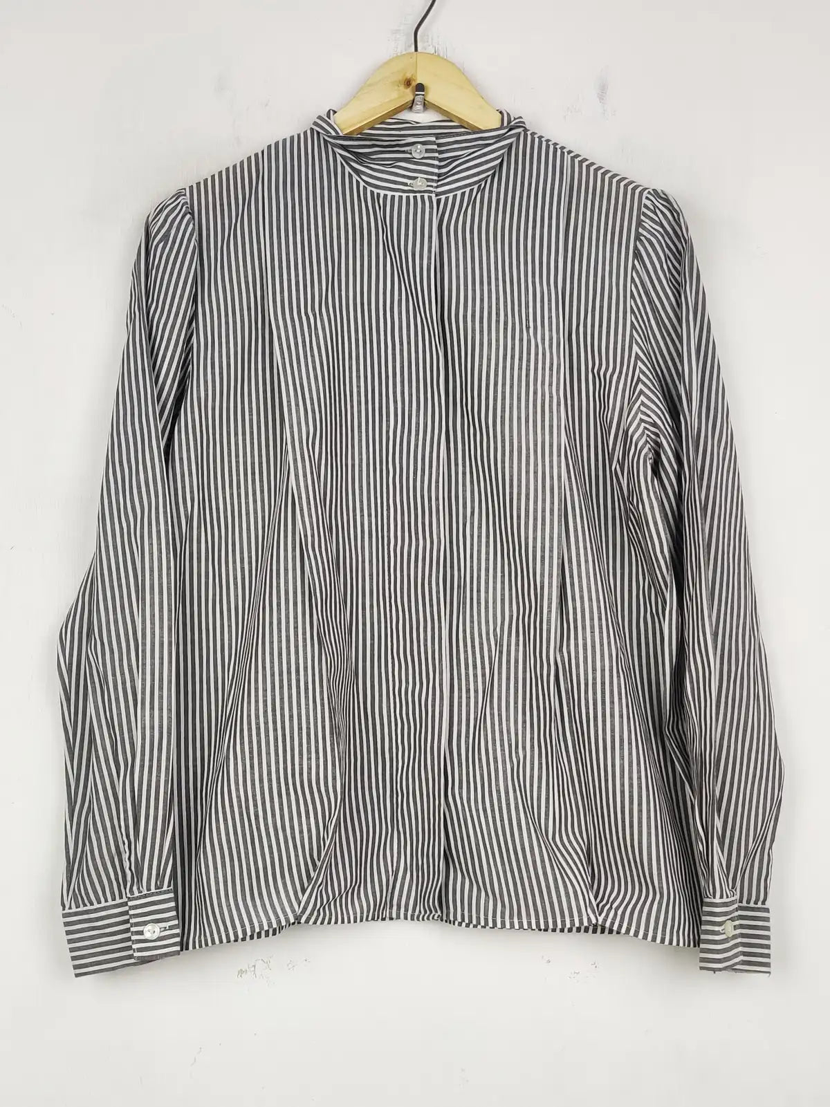 Buy online pre-used pre-loved 100% authentic & Original branded Unknown Brand (BDT-1745) available in Pakistan. Top international brands avilable.
