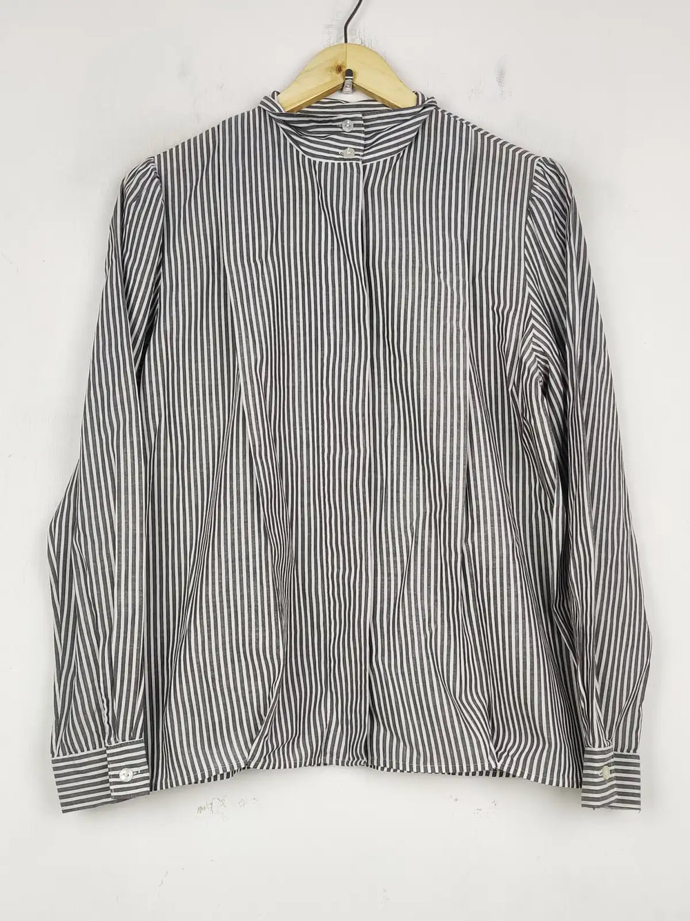 Buy online pre-used pre-loved 100% authentic & Original branded Unknown Brand (BDT-1745) available in Pakistan. Top international brands avilable.