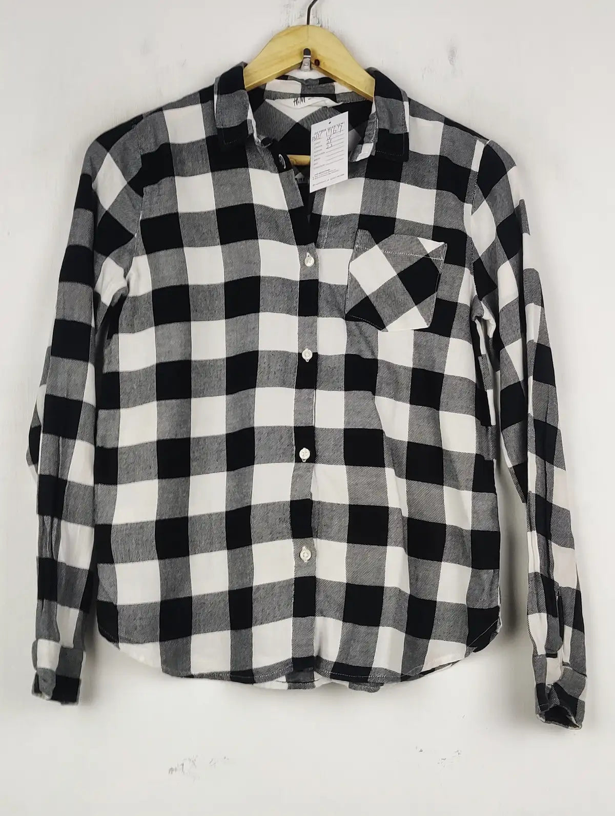 Buy online pre-used pre-loved 100% authentic & Original branded H&M (BDT-1767) available in Pakistan. Top international brands avilable.