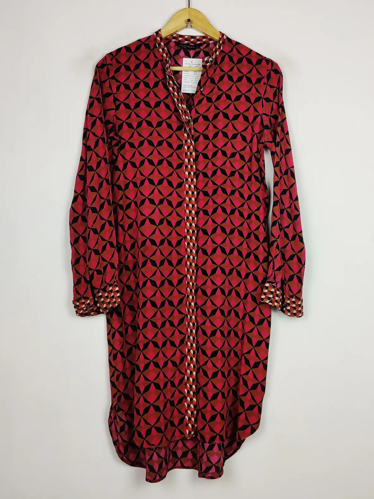 Buy online pre-used pre-loved 100% authentic & Original branded Zara Woman (BDT-185) available in Pakistan. Top international brands avilable.