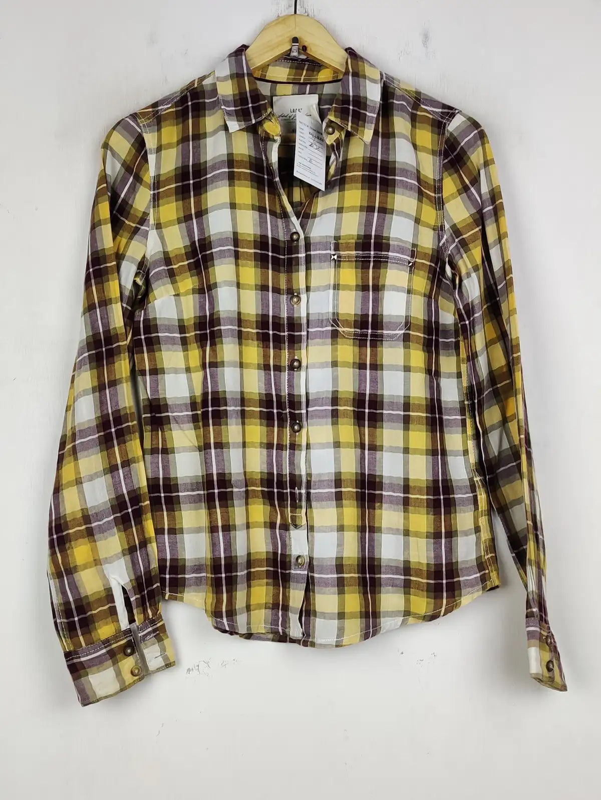 Buy online pre-used pre-loved 100% authentic & Original branded H&M (BDT-1884) available in Pakistan. Top international brands avilable.