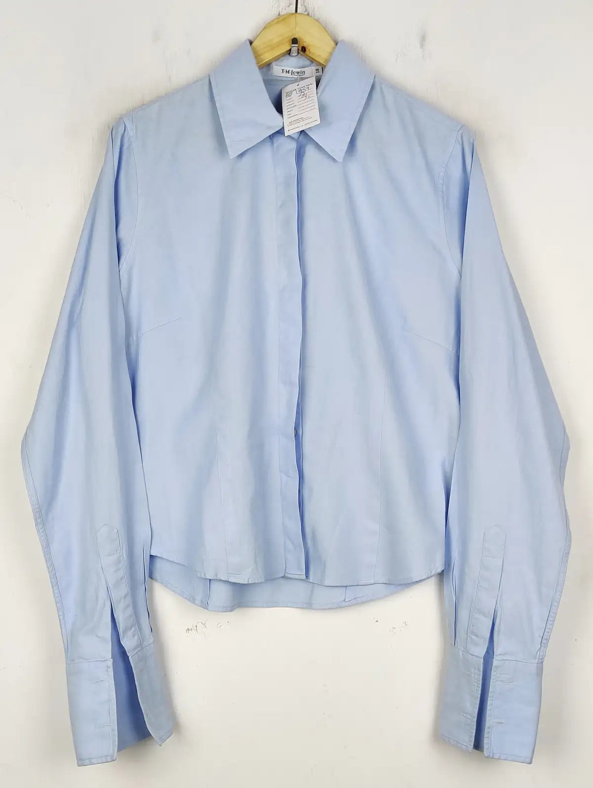 Buy online pre-used pre-loved 100% authentic & Original branded Tm Lewin (BDT-1959) available in Pakistan. Top international brands avilable.
