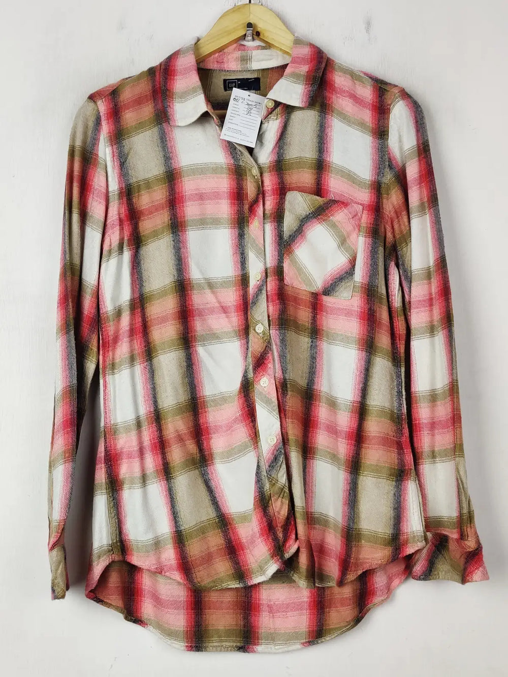 Buy online pre-used pre-loved 100% authentic & Original branded Gap (BDT-2005) available in Pakistan. Top international brands avilable.