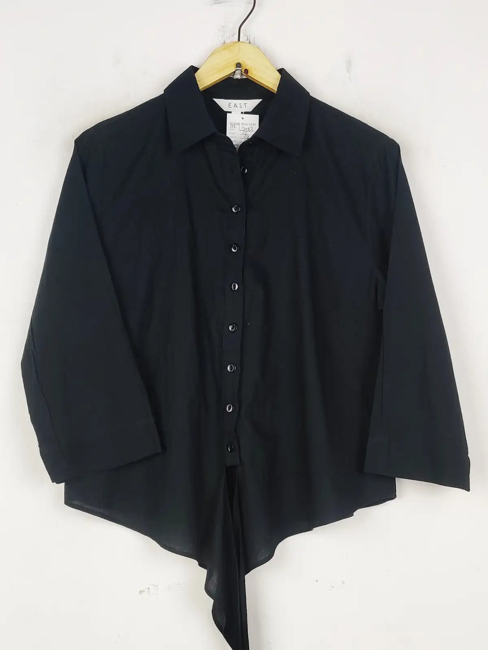 Buy online pre-used pre-loved 100% authentic & Original branded Zara Women (BDT-2082) available in Pakistan. Top international brands avilable.