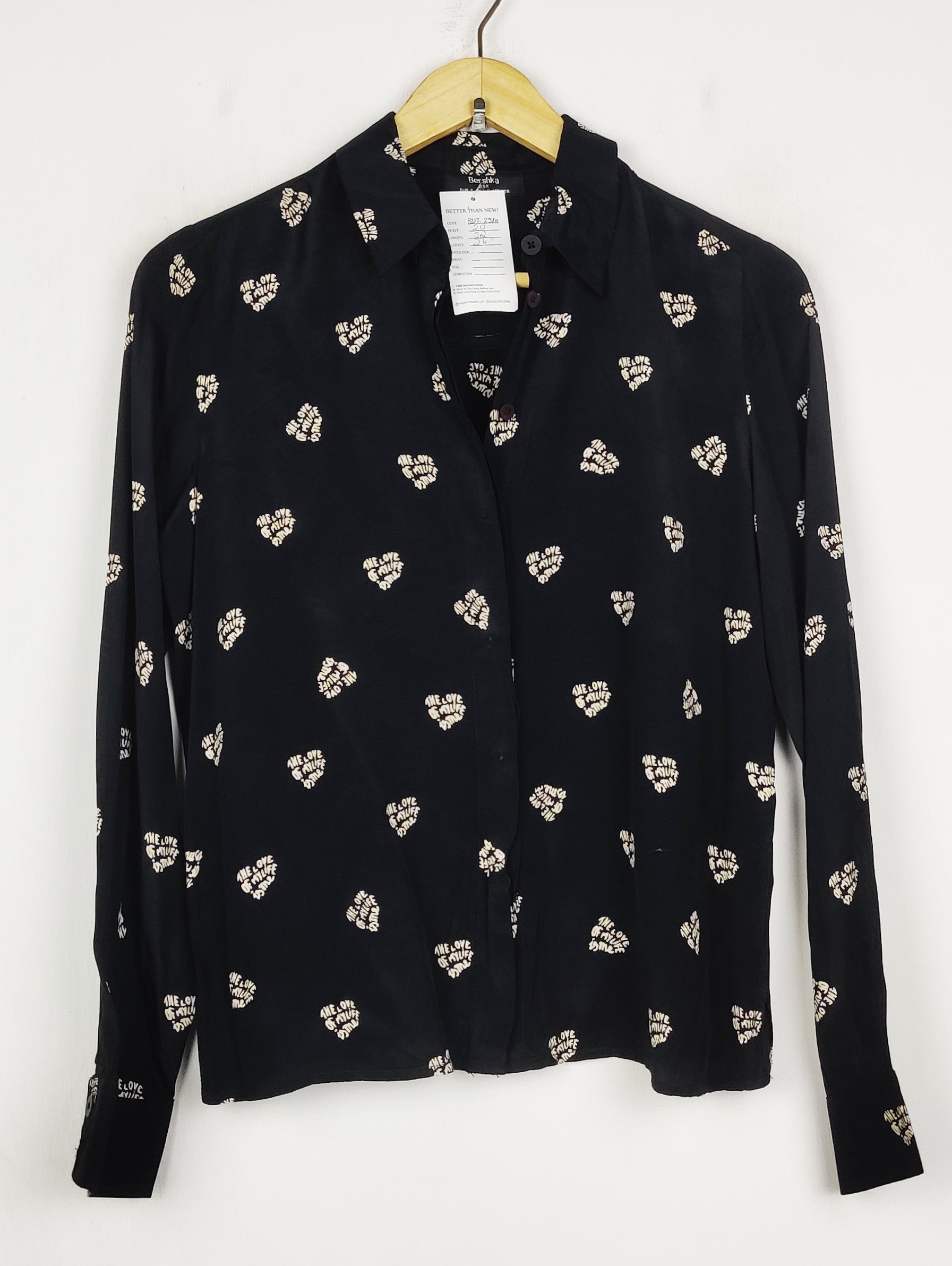 Buy online pre-used pre-loved 100% authentic & Original branded Bershka (BDT-2310) available in Pakistan. Top international brands avilable.