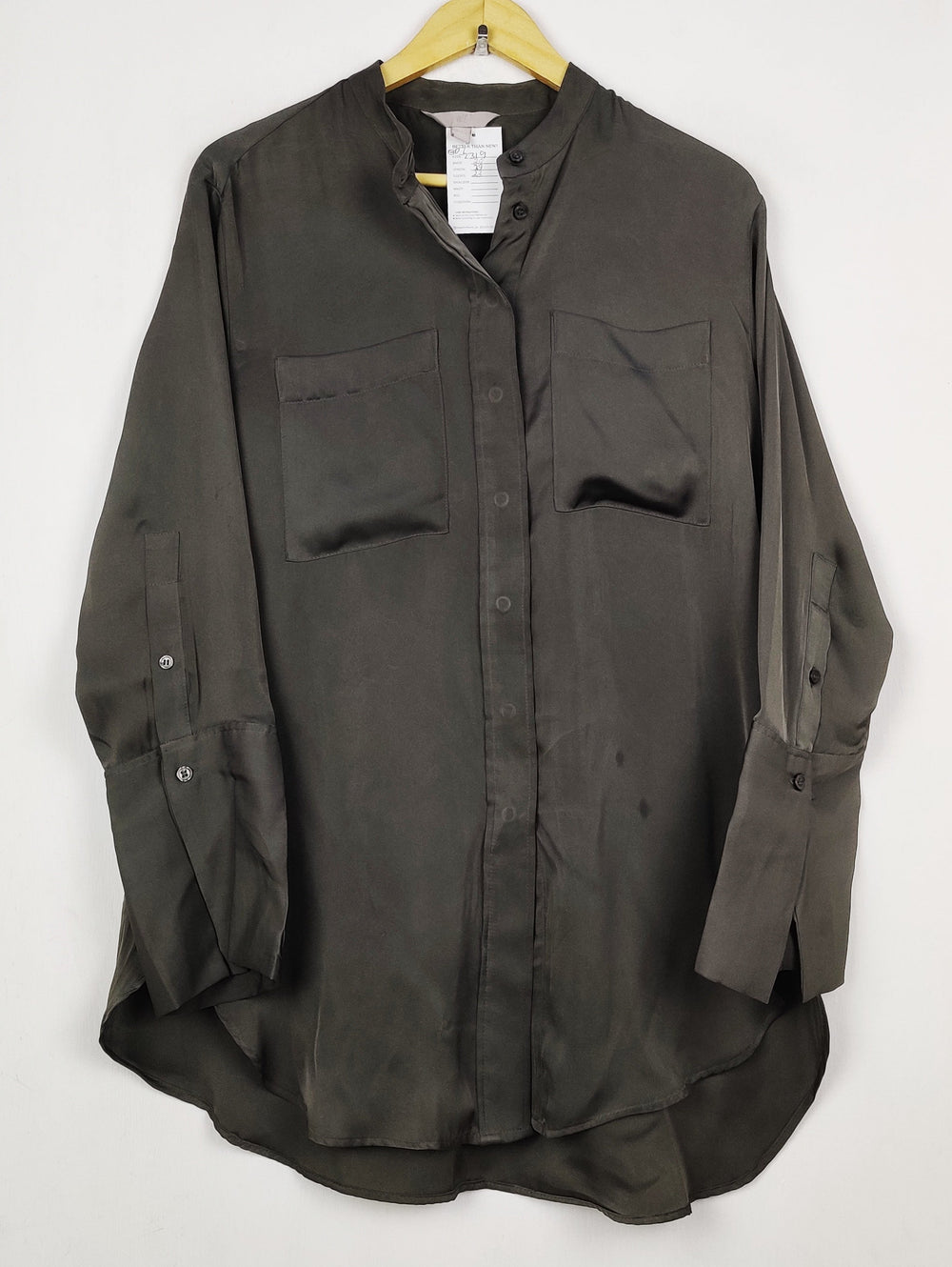 Buy online pre-used pre-loved 100% authentic & Original branded H&M (BDT-2319) available in Pakistan. Top international brands avilable.