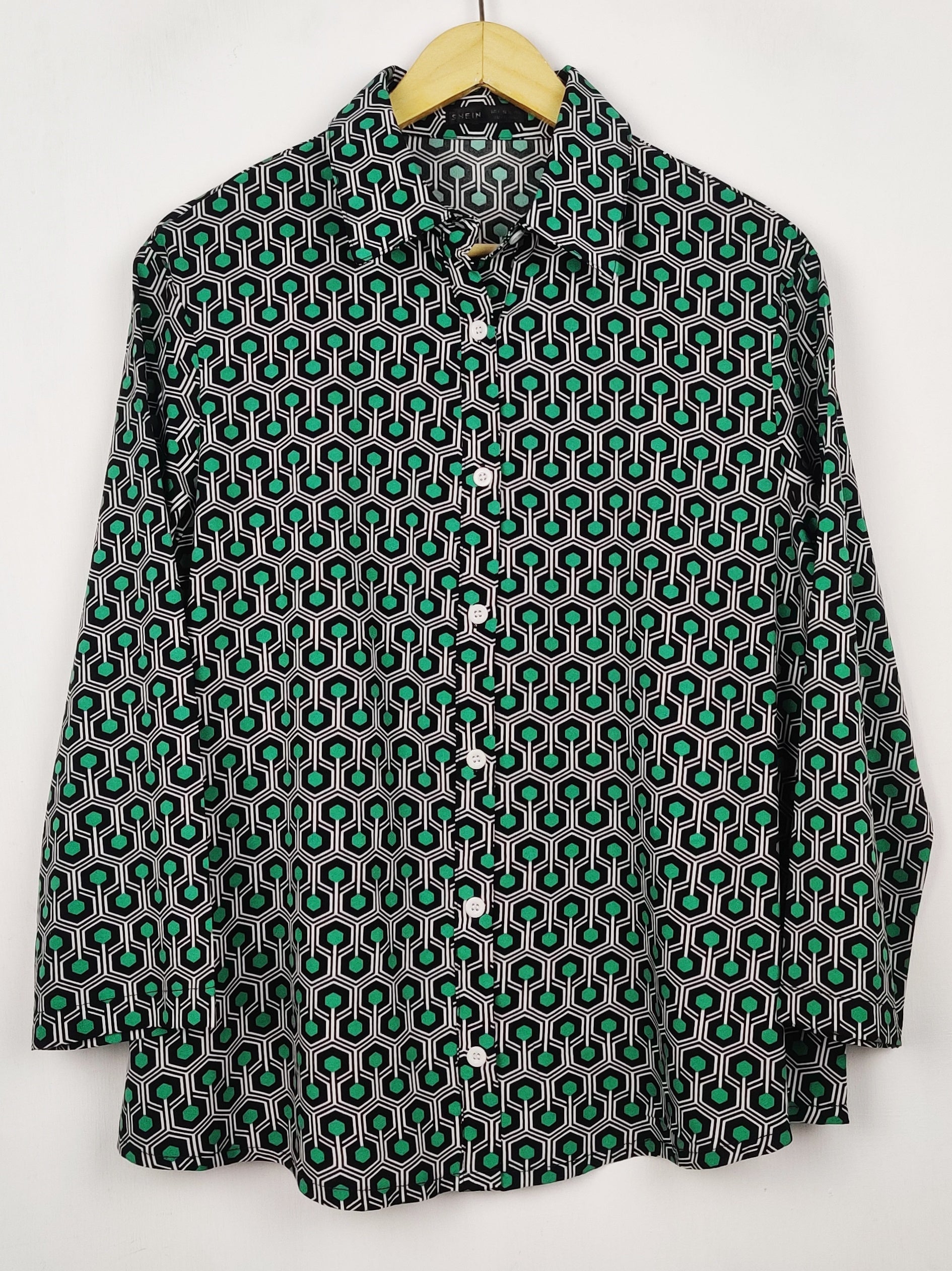 Buy online pre-used pre-loved 100% authentic & Original branded Shein (BDT-2339) available in Pakistan. Top international brands avilable.