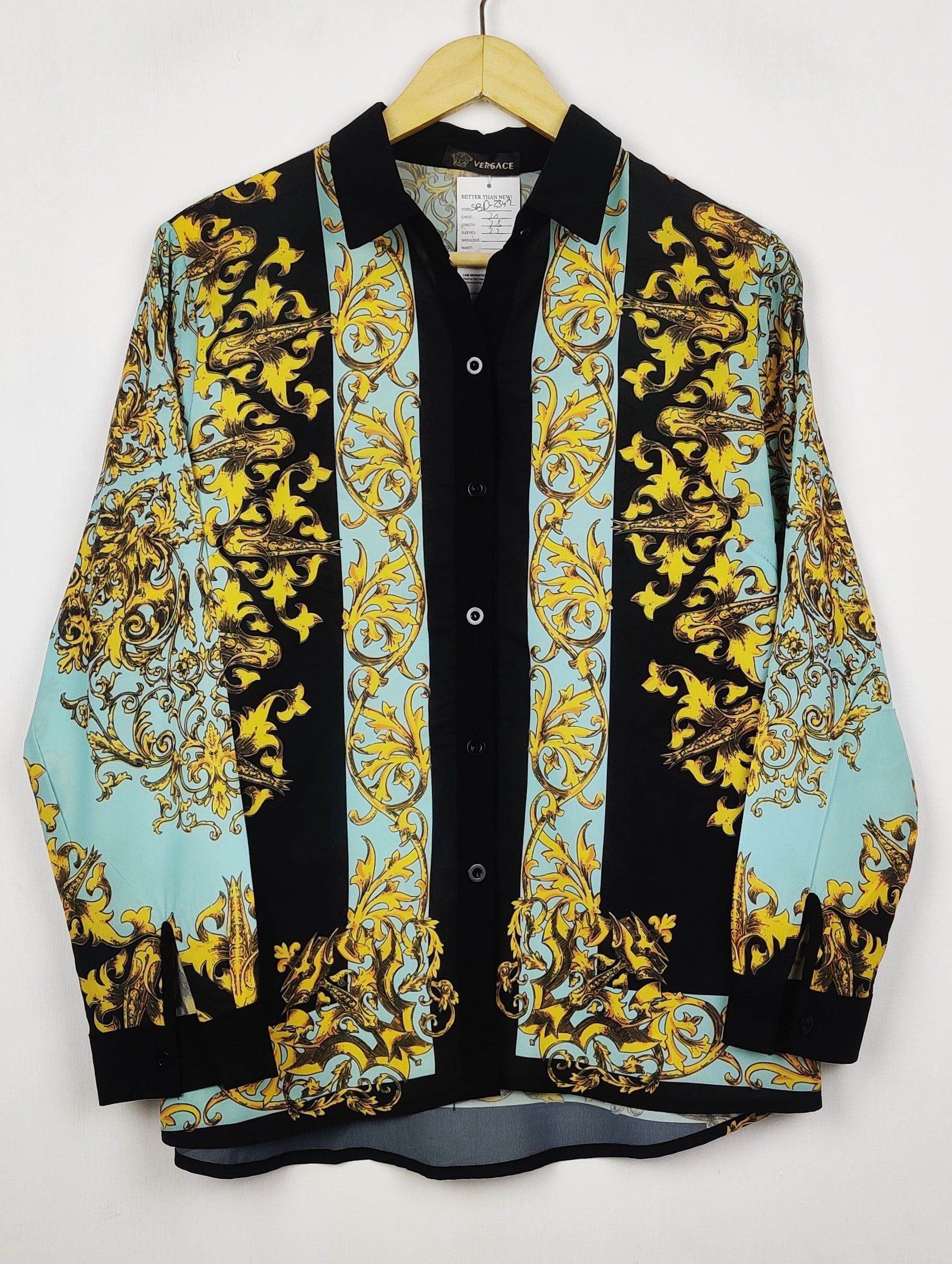 Buy online pre-used pre-loved 100% authentic & Original branded V.E.R.S.A.C.E (BDT-2342) available in Pakistan. Top international brands avilable.