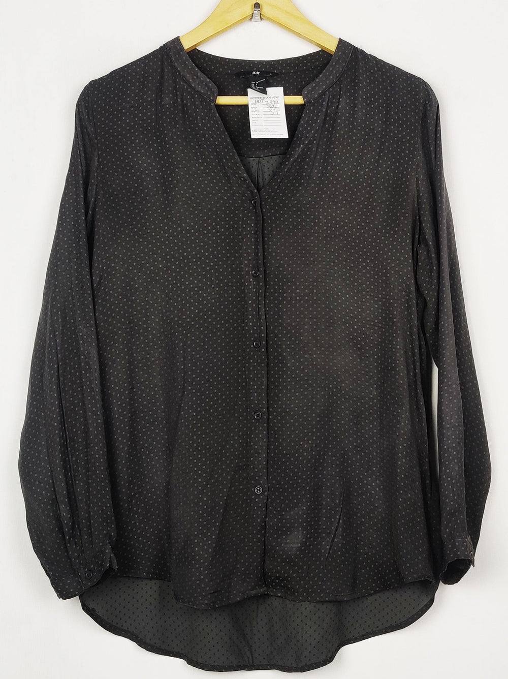 Buy online pre-used pre-loved 100% authentic & Original branded H&M (BDT-2350) available in Pakistan. Top international brands avilable.