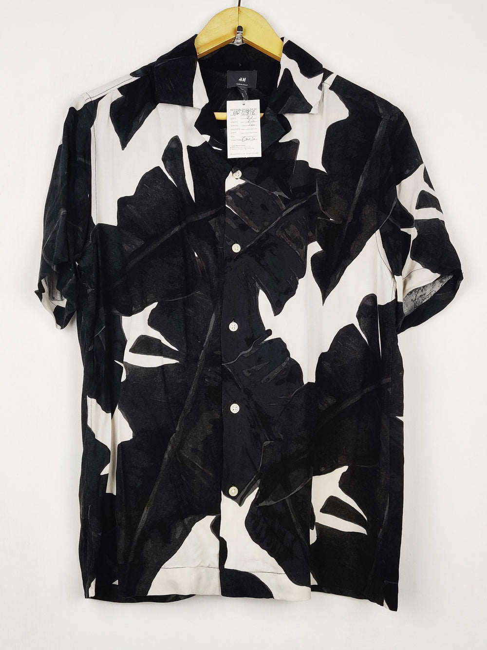 Buy online pre-used pre-loved 100% authentic & Original branded H&M (BDT-2378) available in Pakistan. Top international brands avilable.