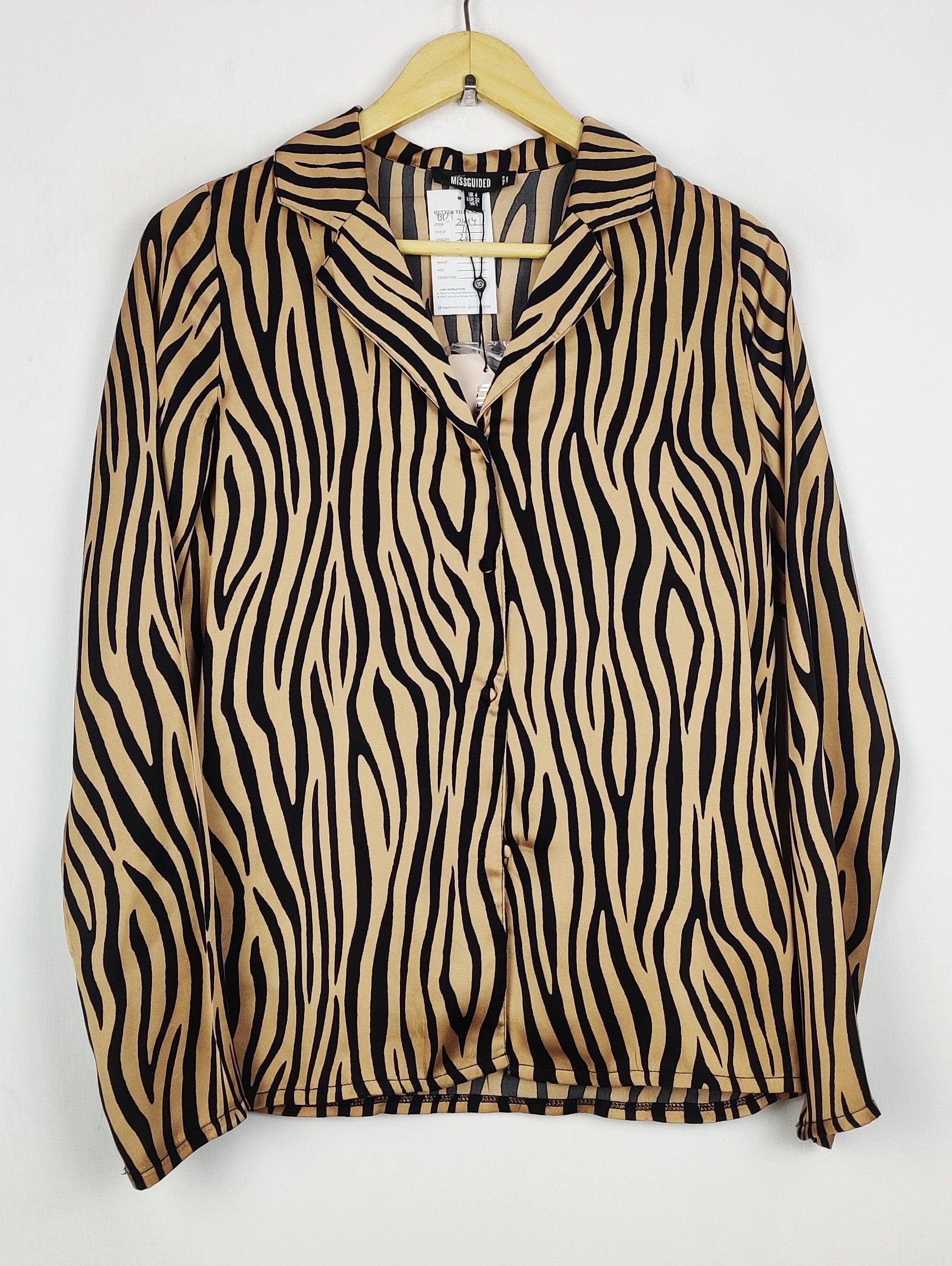 Buy online pre-used pre-loved 100% authentic & Original branded Missguided (BDT-2444) available in Pakistan. Top international brands avilable.