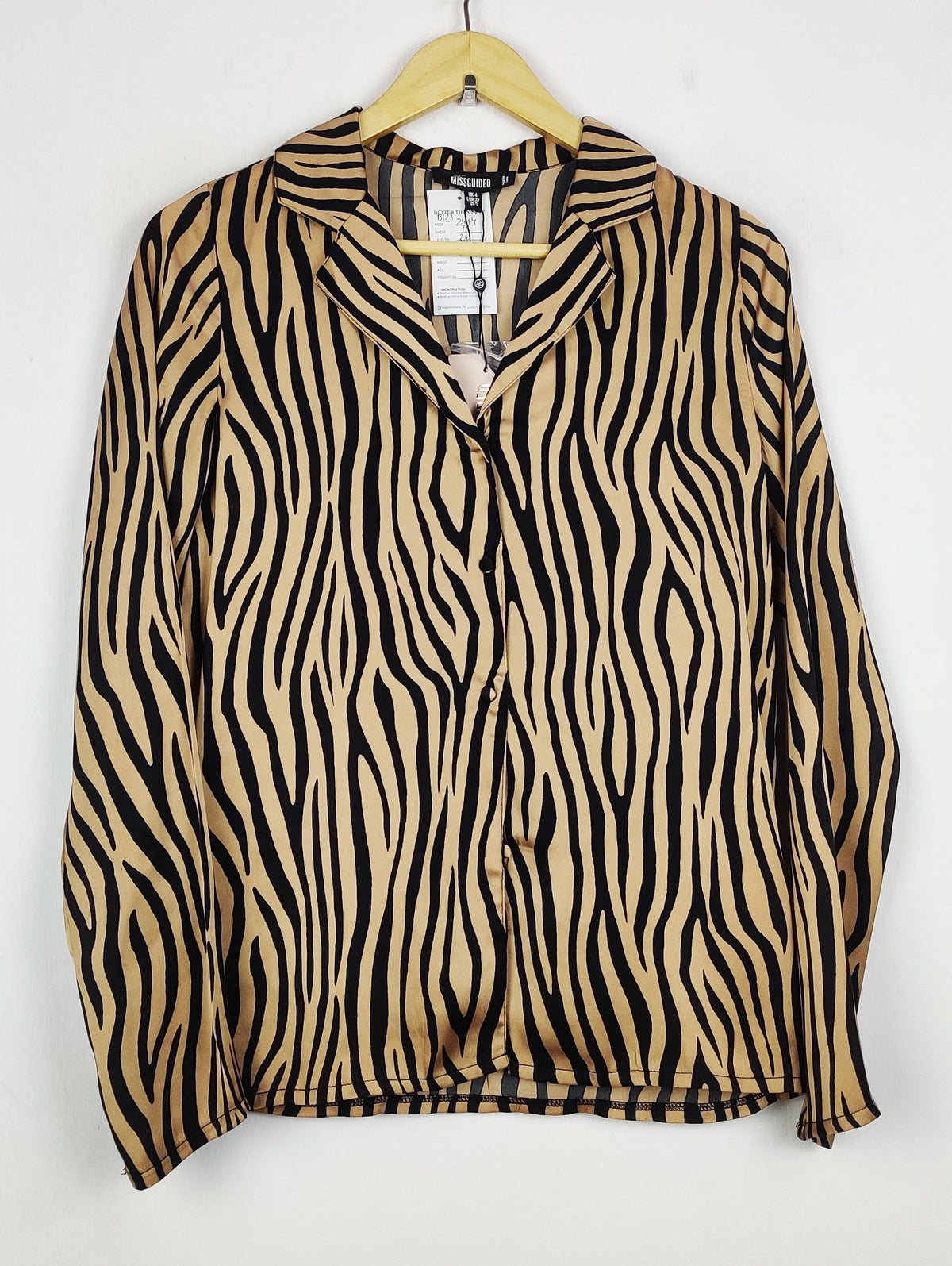Buy online pre-used pre-loved 100% authentic & Original branded Missguided (BDT-2444) available in Pakistan. Top international brands avilable.