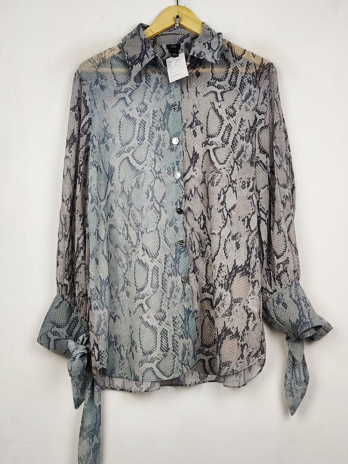 Buy online pre-used pre-loved 100% authentic & Original branded River Island (BDT-2486) available in Pakistan. Top international brands avilable.