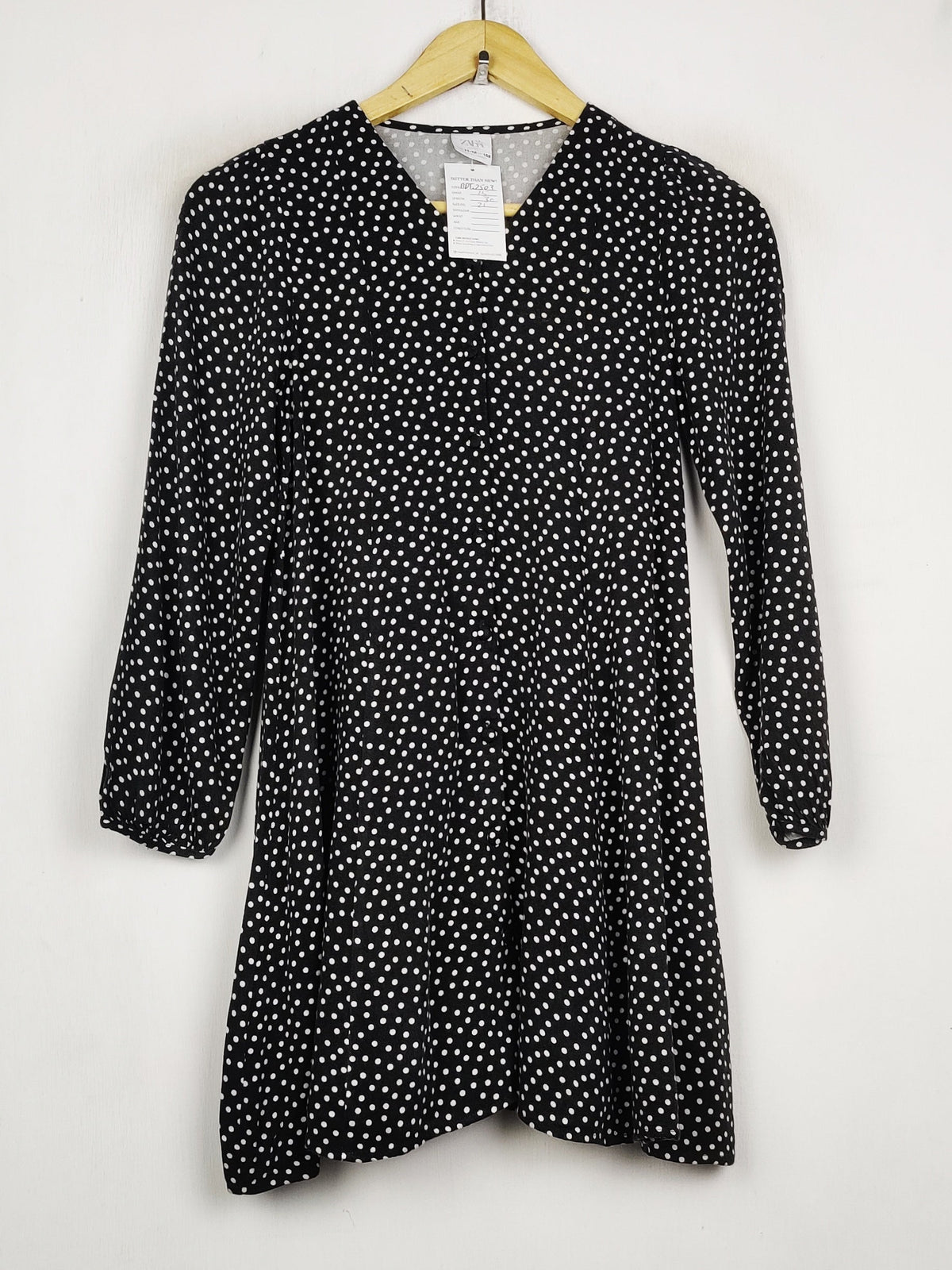 Buy online pre-used pre-loved 100% authentic & Original branded Zara (BDT-2503) available in Pakistan. Top international brands avilable.