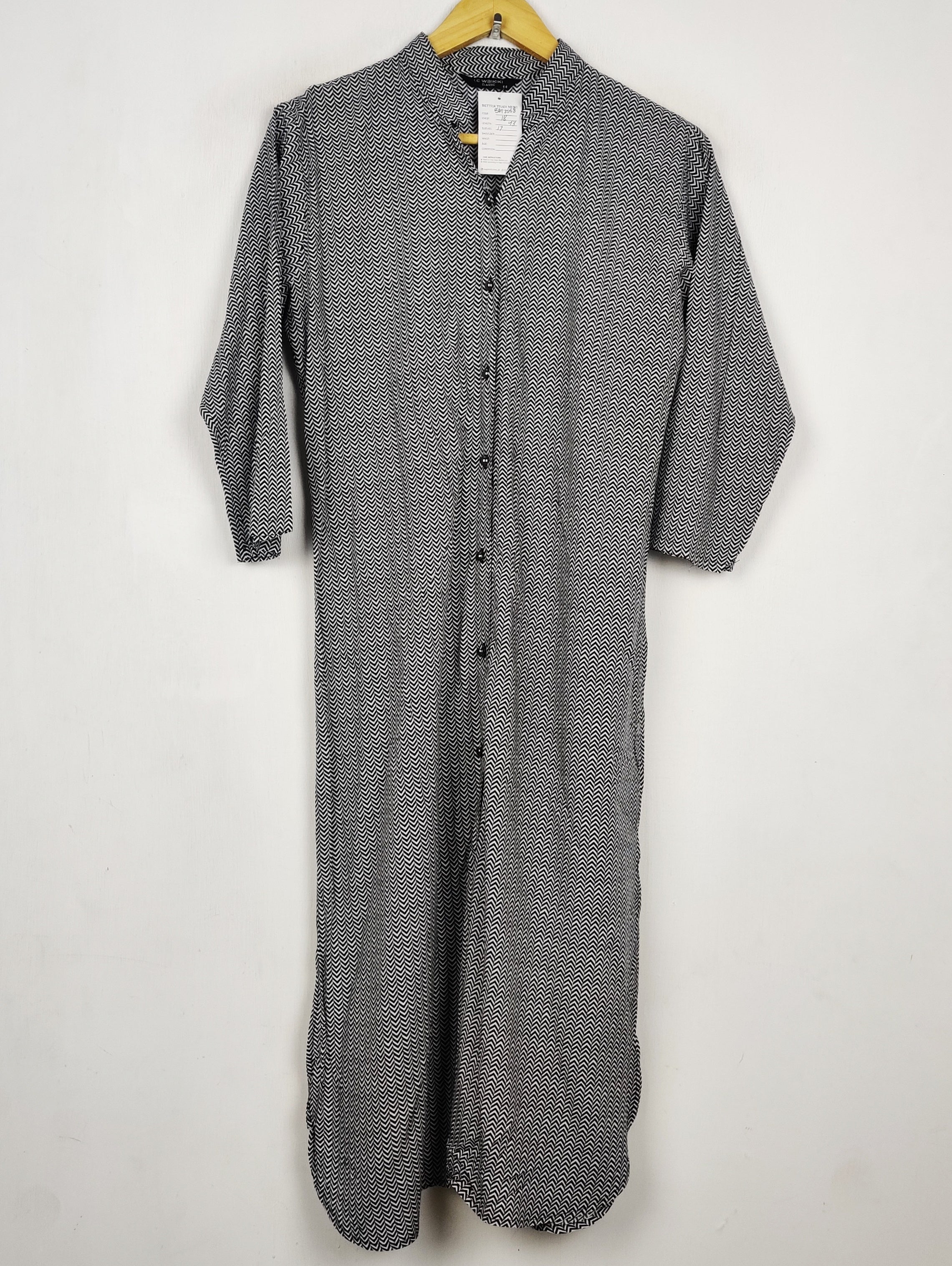 Buy online pre-used pre-loved 100% authentic & Original branded Lc Waikiki (BDT-2568) available in Pakistan. Top international brands avilable.