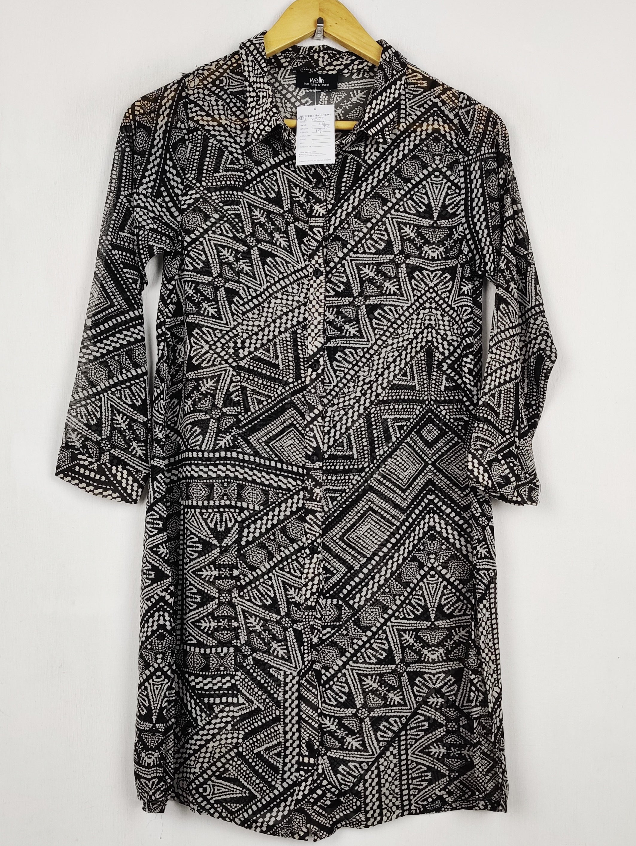 Buy online pre-used pre-loved 100% authentic & Original branded Wallis (BDT-2572) available in Pakistan. Top international brands avilable.