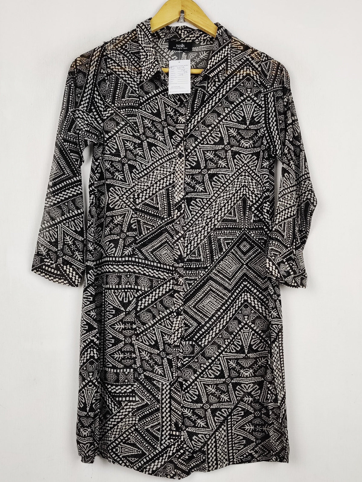 Buy online pre-used pre-loved 100% authentic & Original branded Wallis (BDT-2572) available in Pakistan. Top international brands avilable.