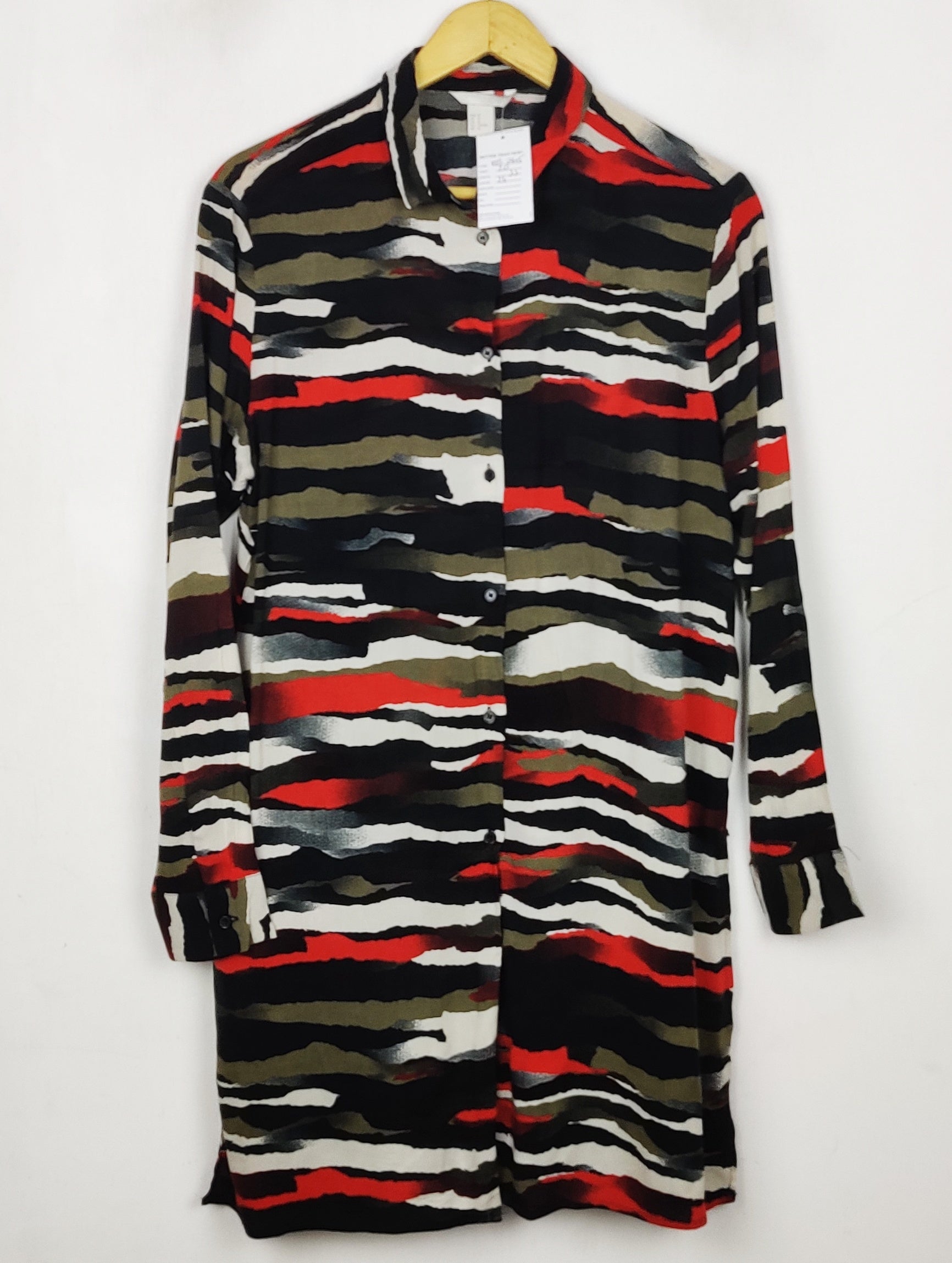 Buy online pre-used pre-loved 100% authentic & Original branded H&M (BDT-2605) available in Pakistan. Top international brands avilable.