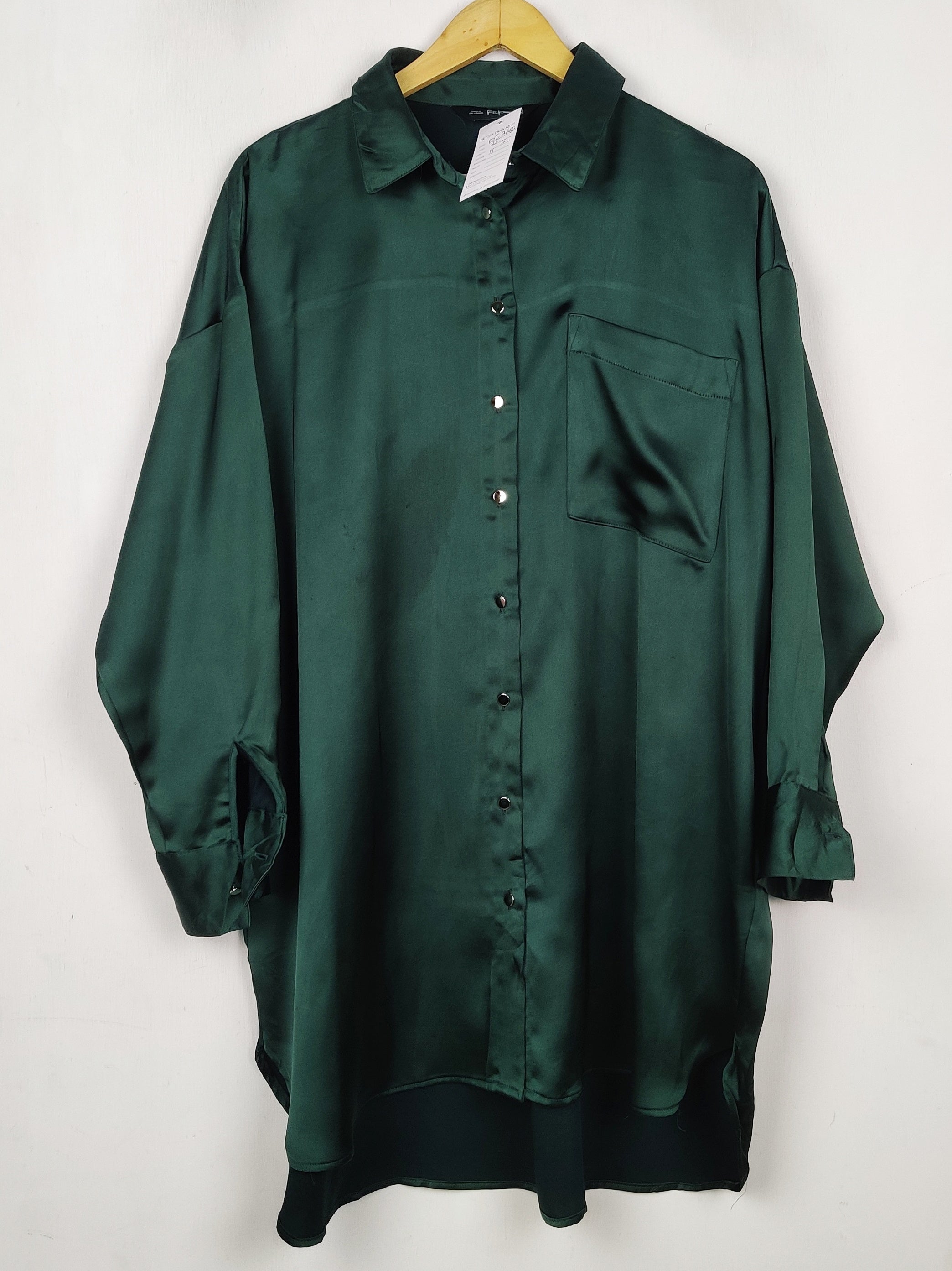 Buy online pre-used pre-loved 100% authentic & Original branded F&F (BDT-2663) available in Pakistan. Top international brands avilable.