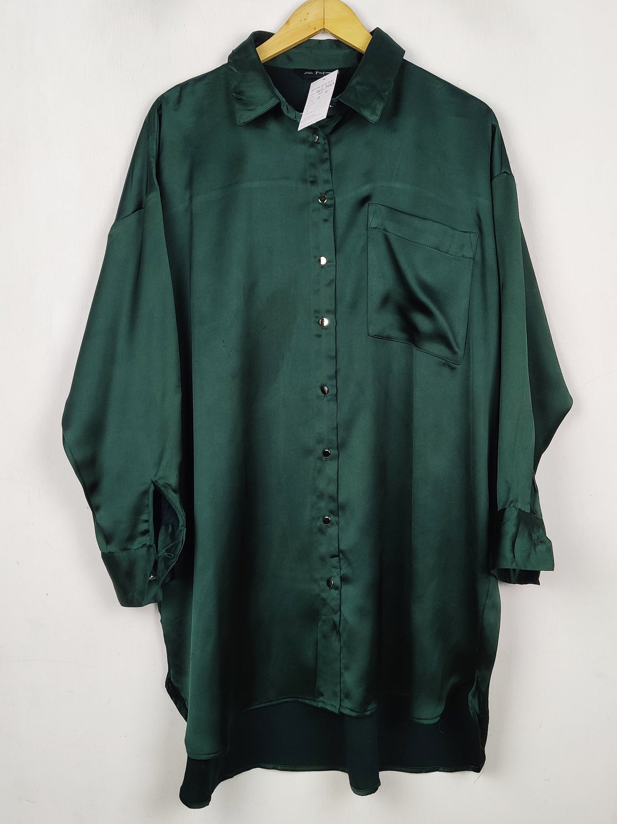 Buy online pre-used pre-loved 100% authentic & Original branded F&F (BDT-2663) available in Pakistan. Top international brands avilable.