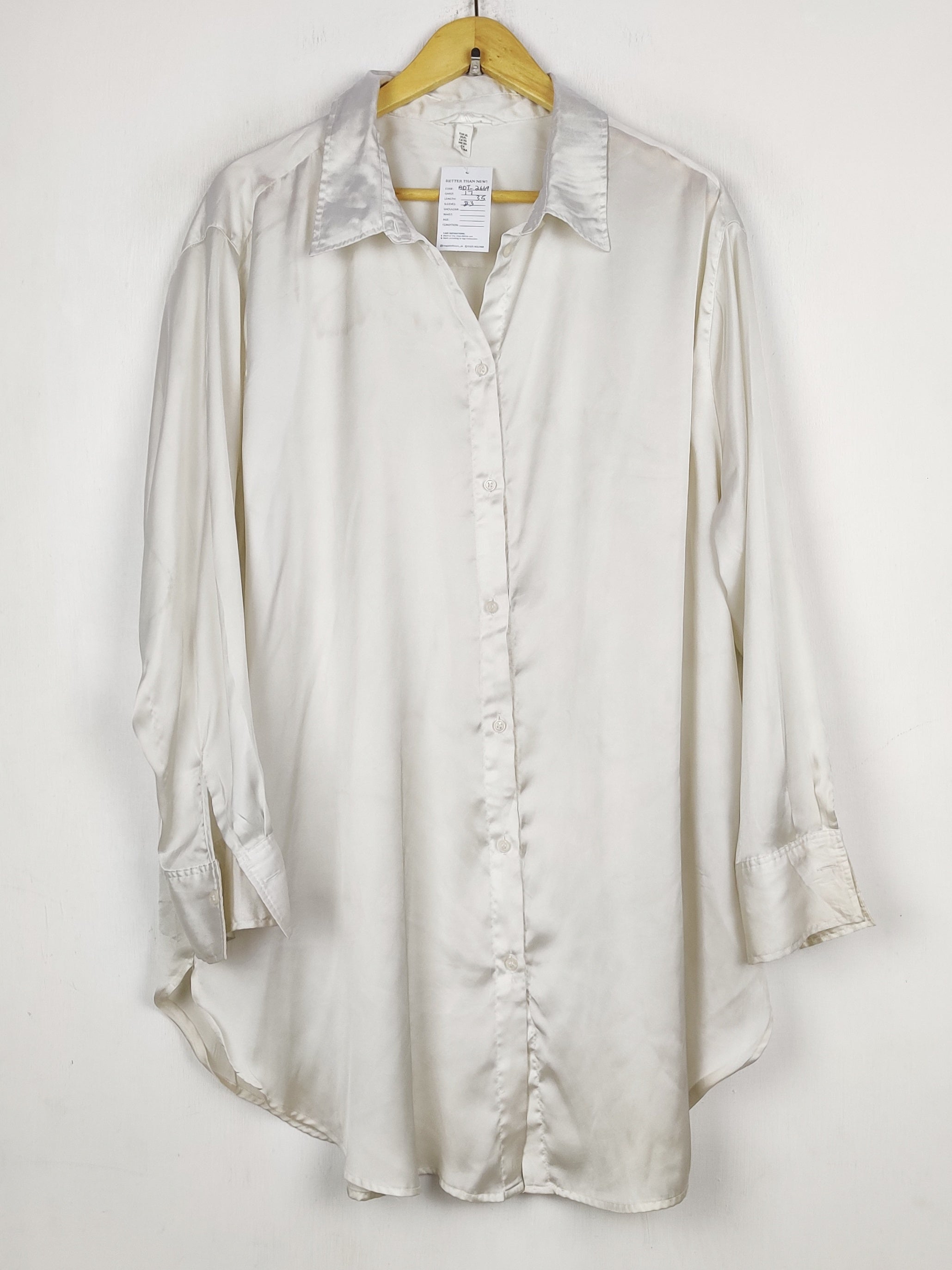Buy online pre-used pre-loved 100% authentic & Original branded H&M (BDT-2669) available in Pakistan. Top international brands avilable.