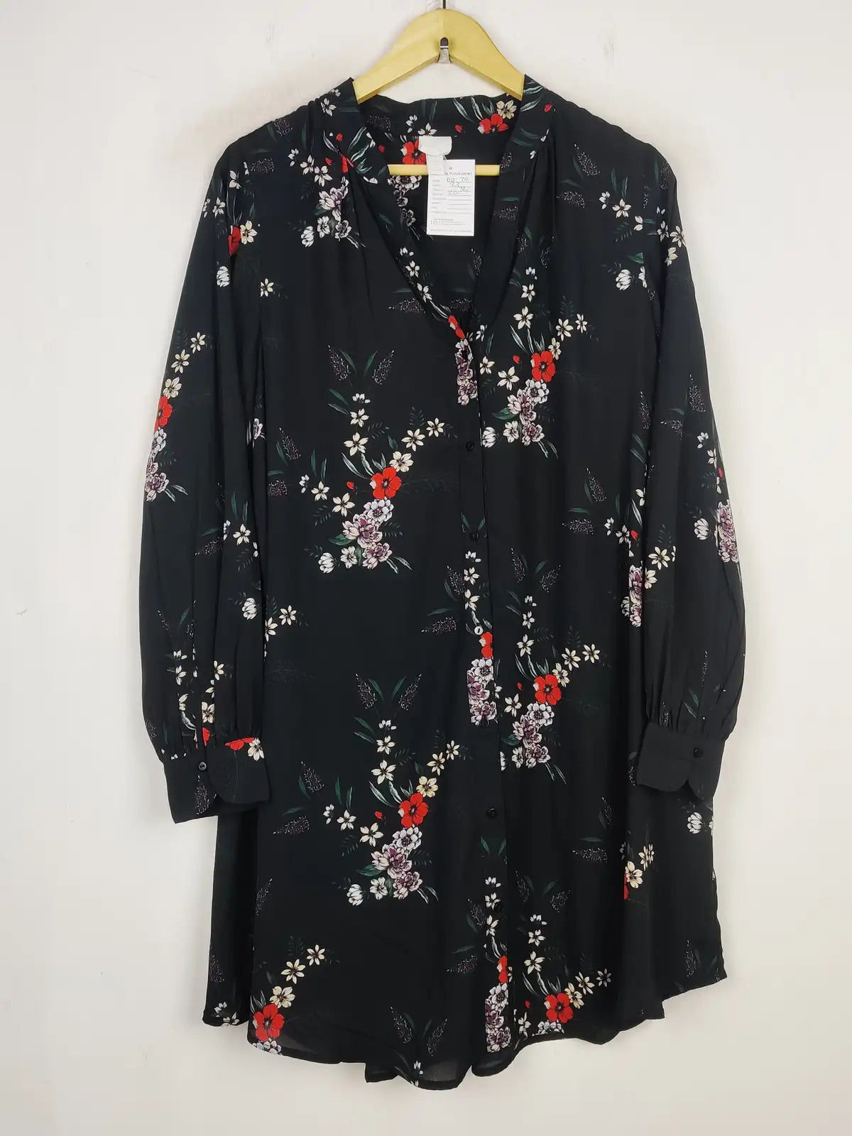 Buy online pre-used pre-loved 100% authentic & Original branded H&M (BDT-70) available in Pakistan. Top international brands avilable.