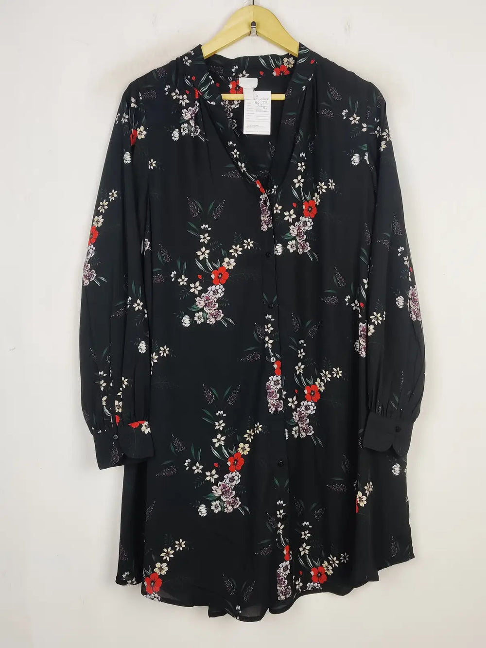 Buy online pre-used pre-loved 100% authentic & Original branded H&M (BDT-70) available in Pakistan. Top international brands avilable.