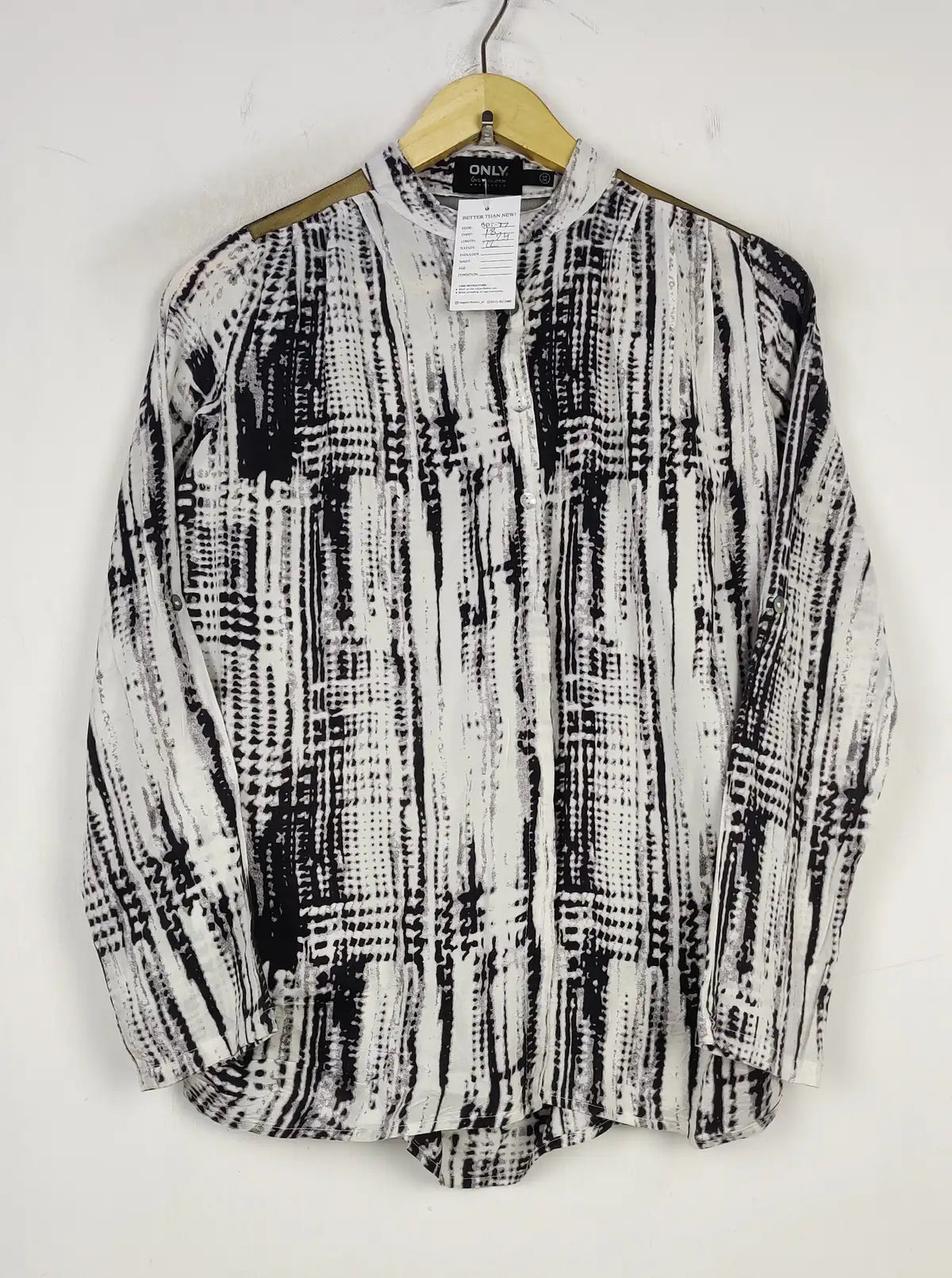 Buy online pre-used pre-loved 100% authentic & Original branded Only (BDT-77) available in Pakistan. Top international brands avilable.