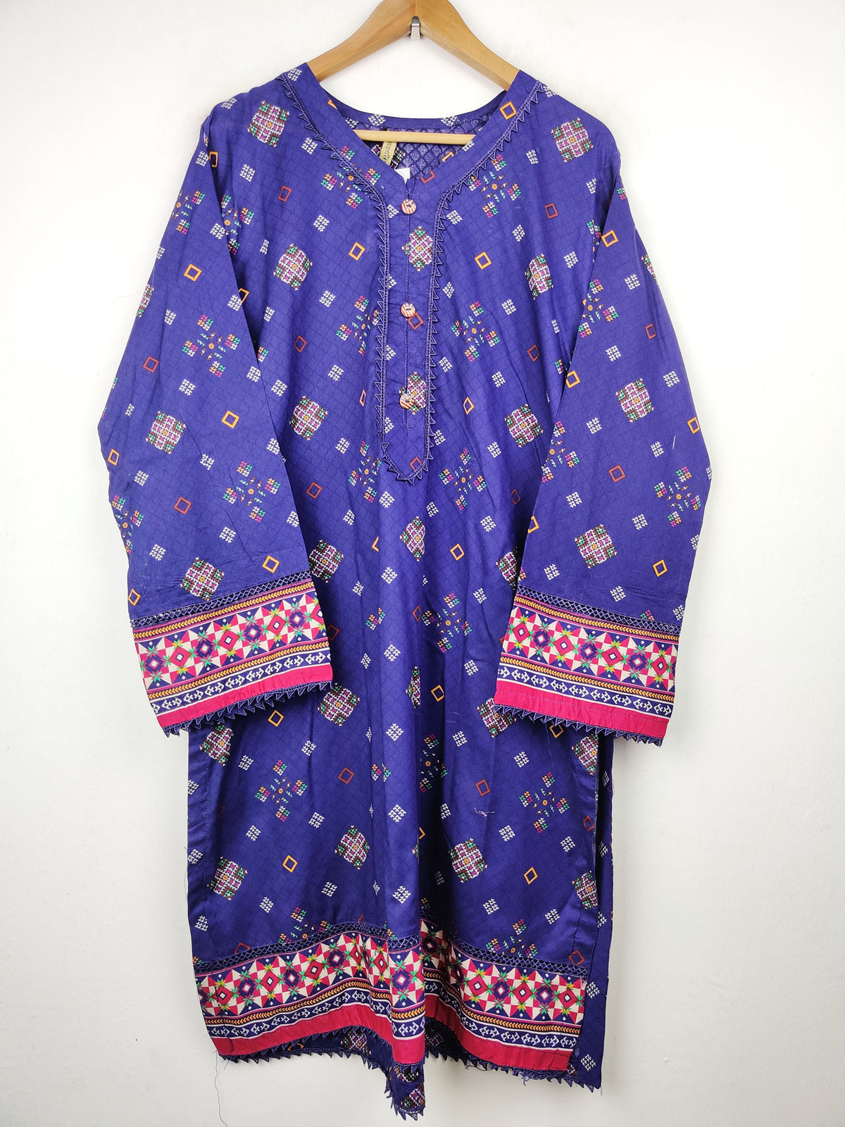 Buy online pre-used pre-loved 100% authentic & Original branded Regalia (BK-1004) available in Pakistan. Top international brands avilable.
