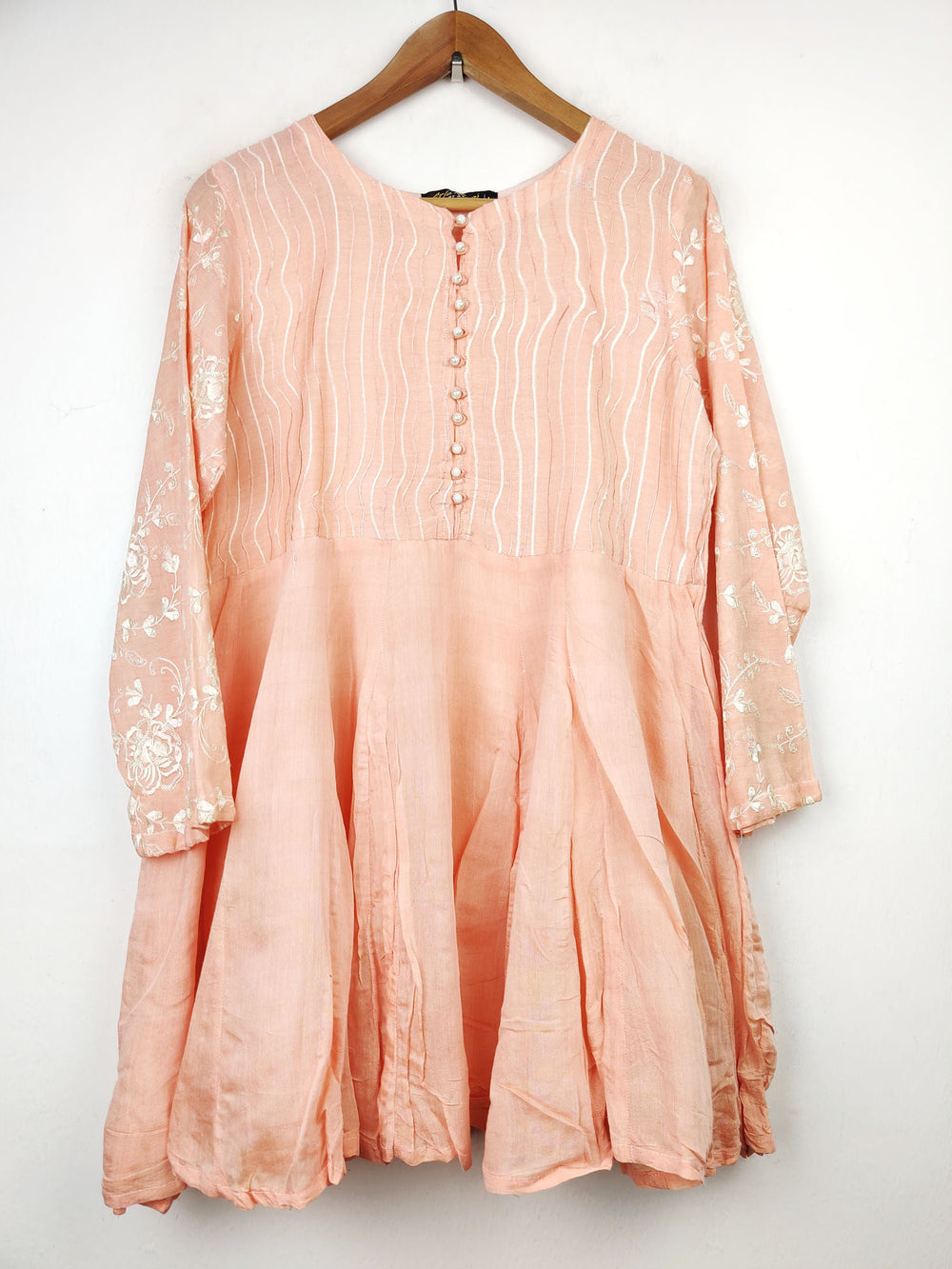 Buy online pre-used pre-loved 100% authentic & Original branded Arfa Riwaj (BK-1009) available in Pakistan. Top international brands avilable.