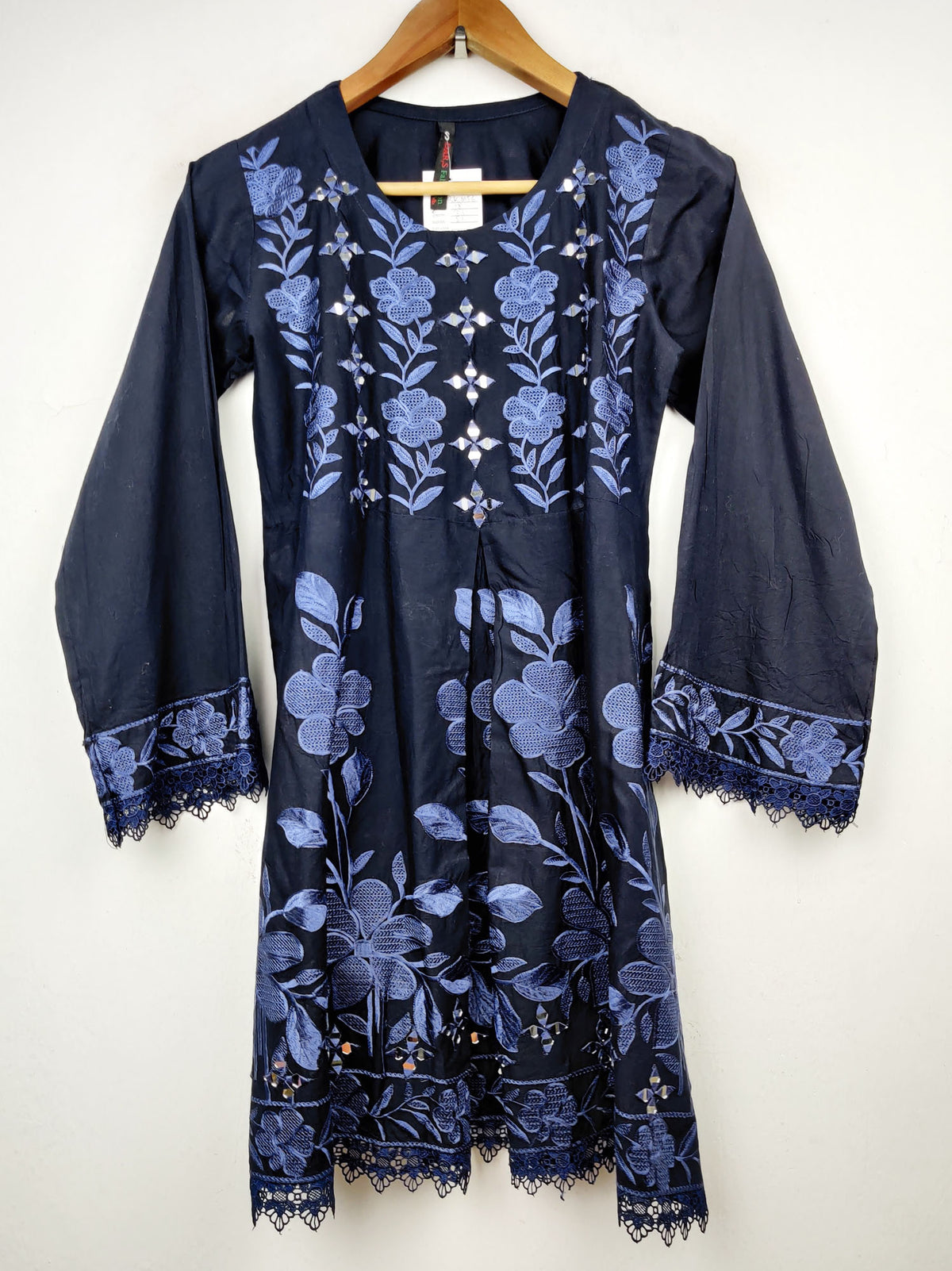 Buy online pre-used pre-loved 100% authentic & Original branded Dars Fabricon (BK-1056) available in Pakistan. Top international brands avilable.