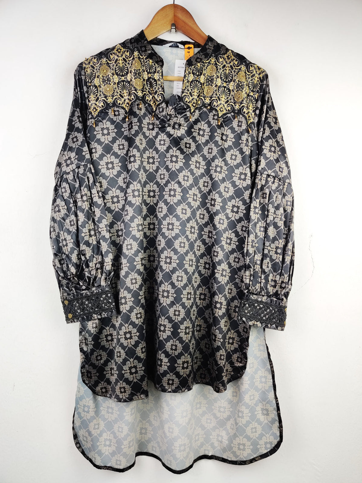 Buy online pre-used pre-loved 100% authentic & Original branded Twelve (BK-1198) available in Pakistan. Top international brands avilable.